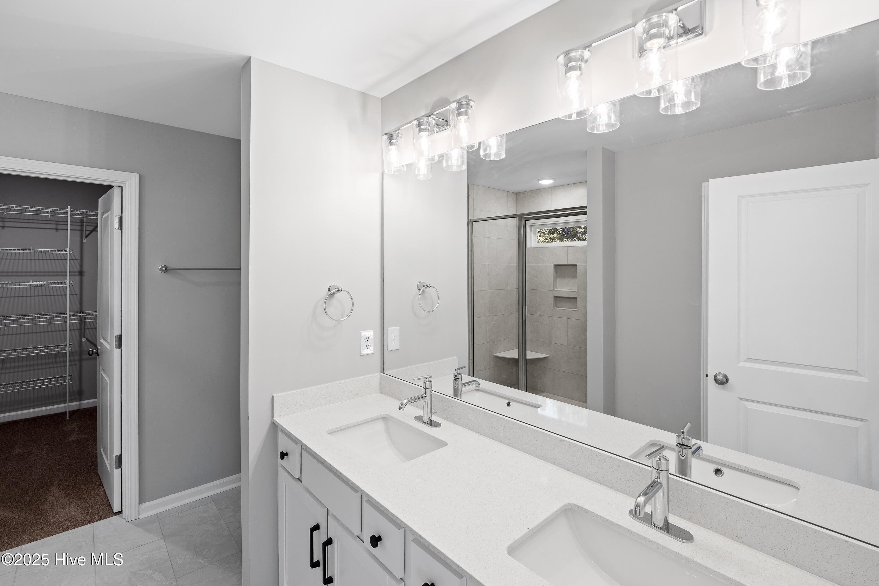 100515250 | Photo 31