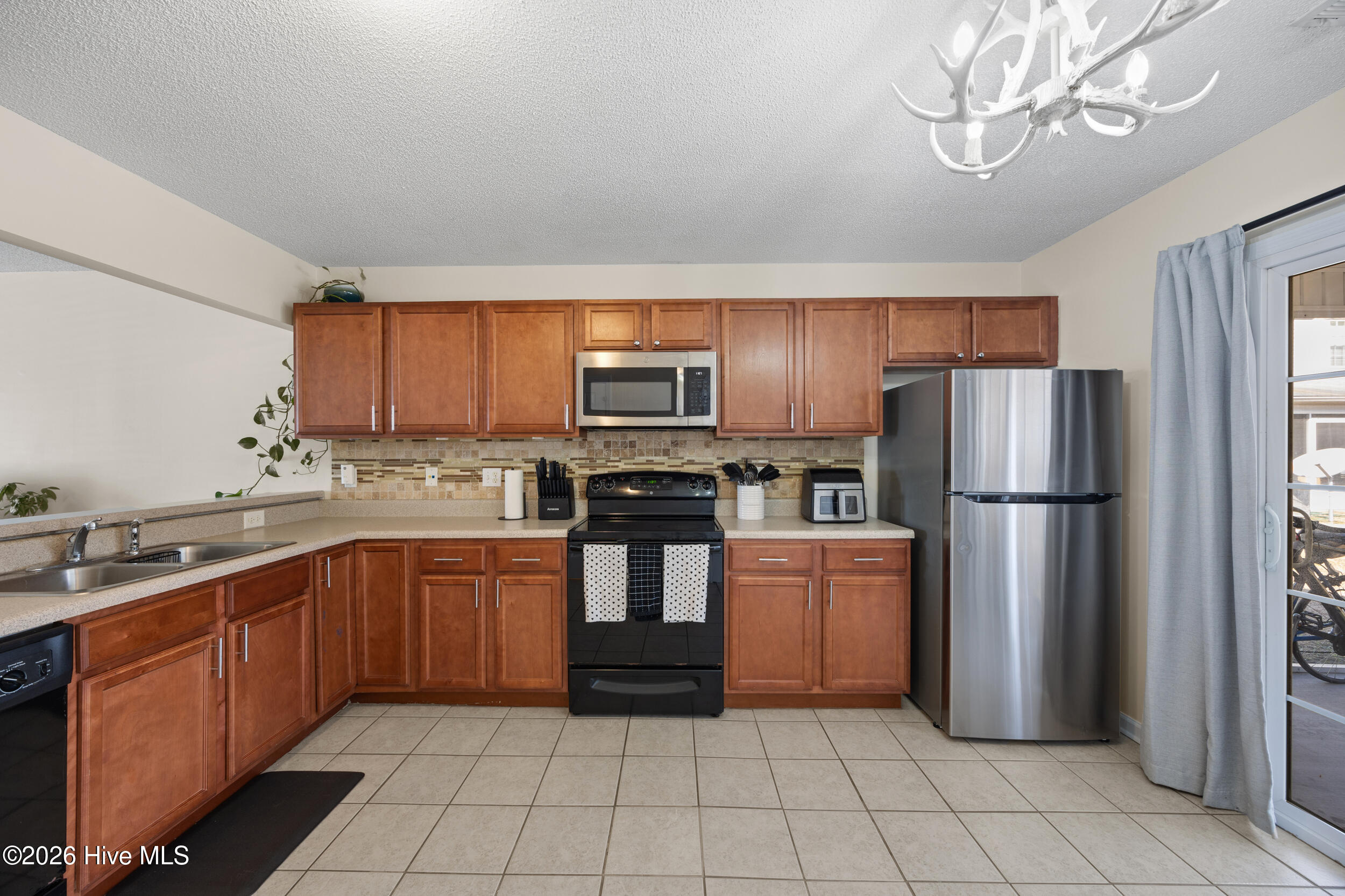 100554013 | Photo 12