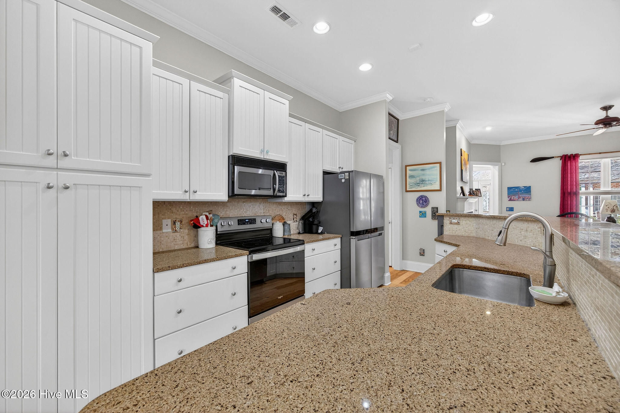 100554717 | Photo 19