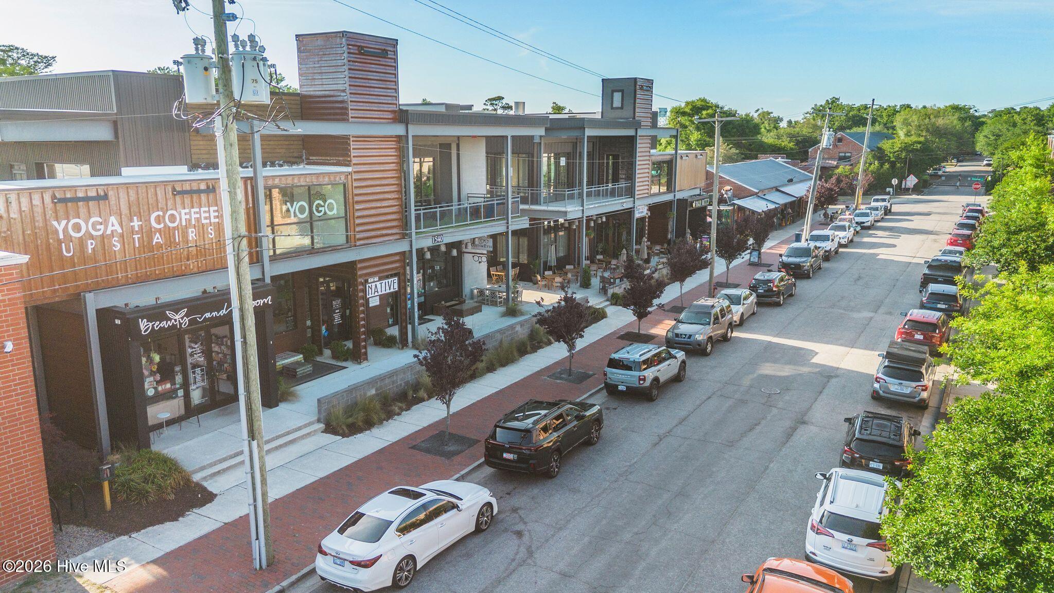 100570327 | Photo 84