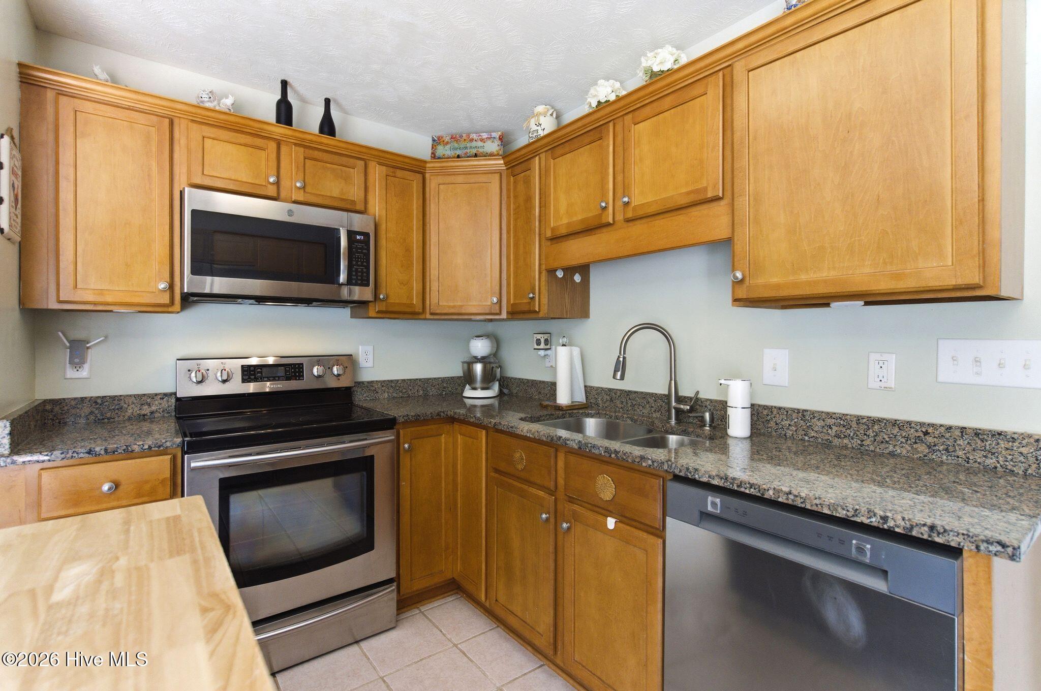 100561408 | Photo 28