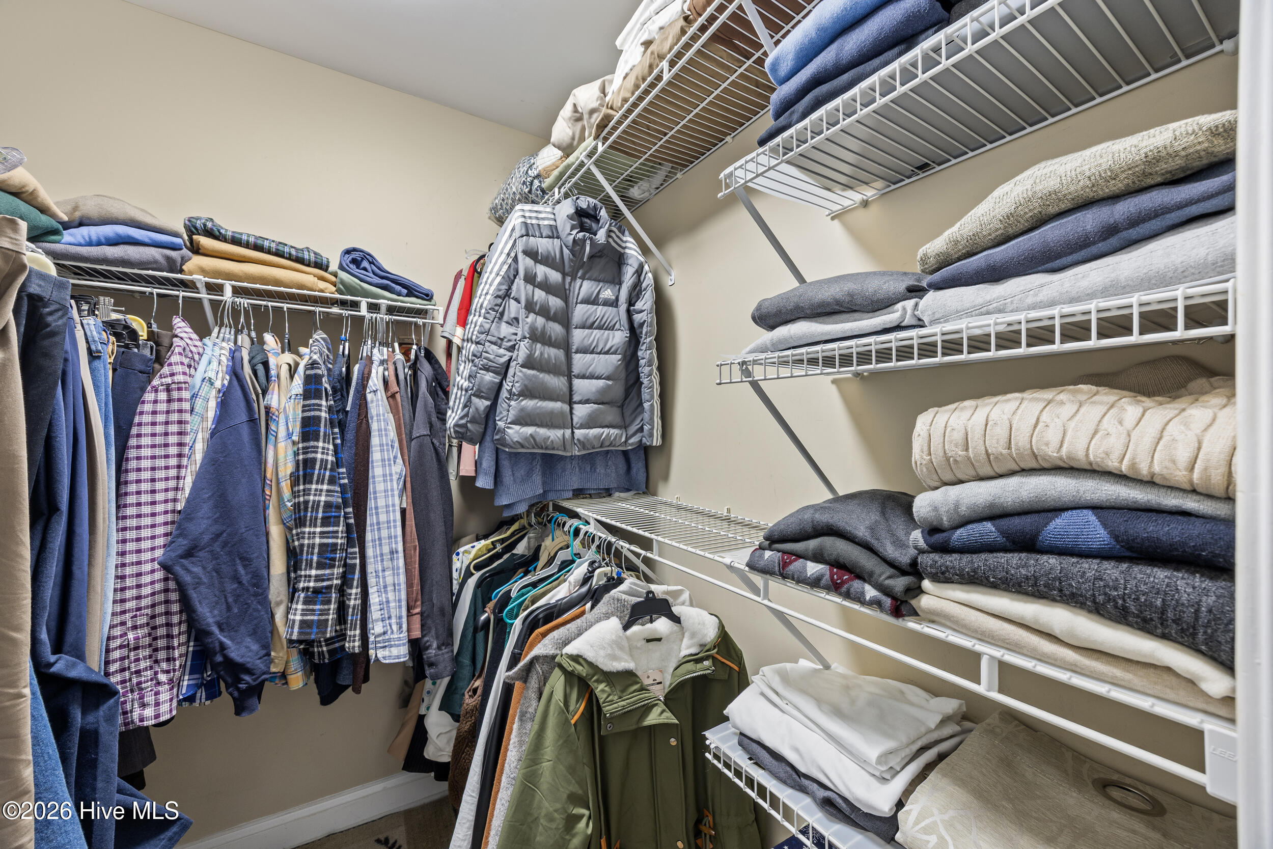 100561336 | Photo 25