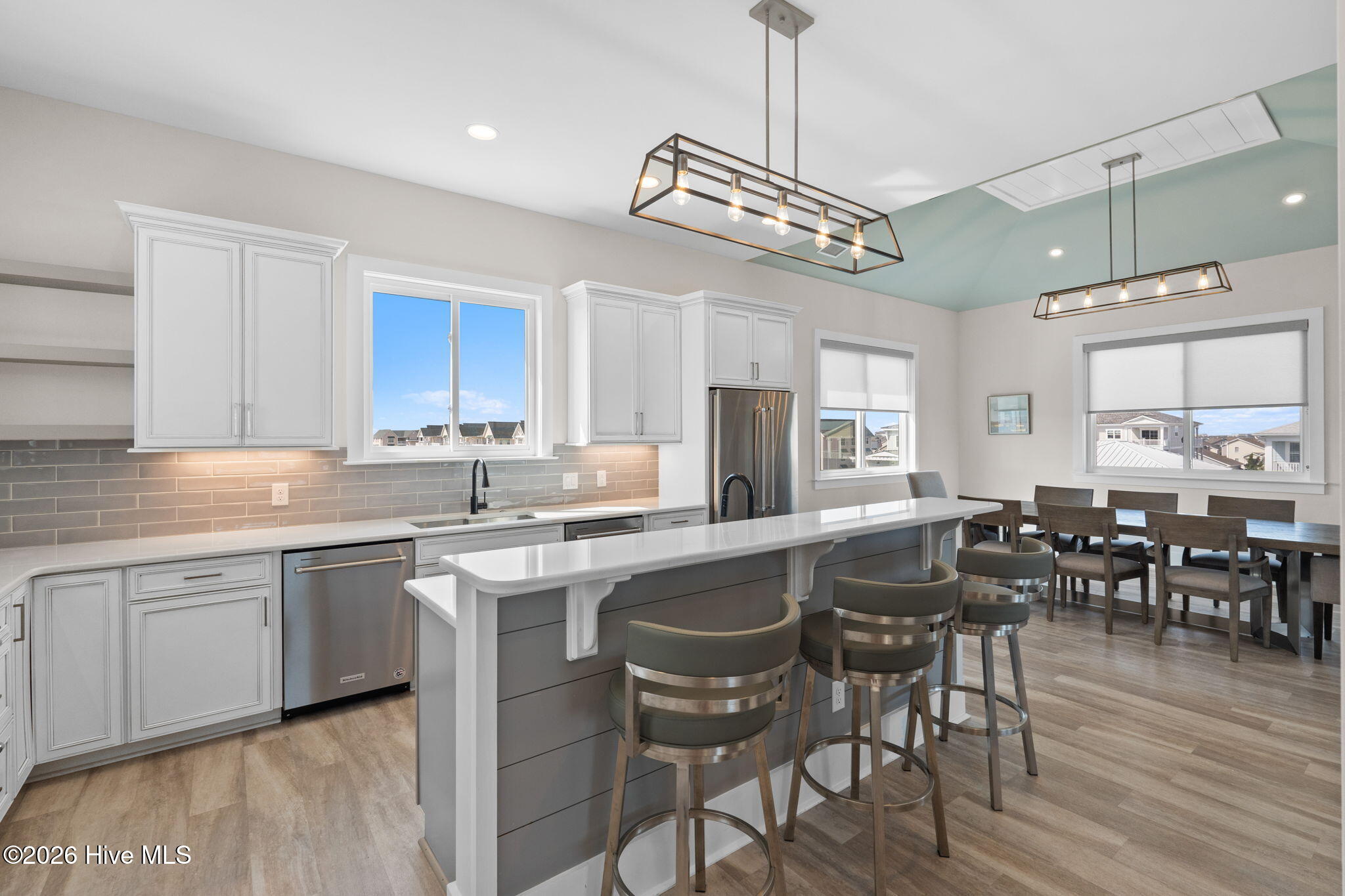 100564964 | Photo 14