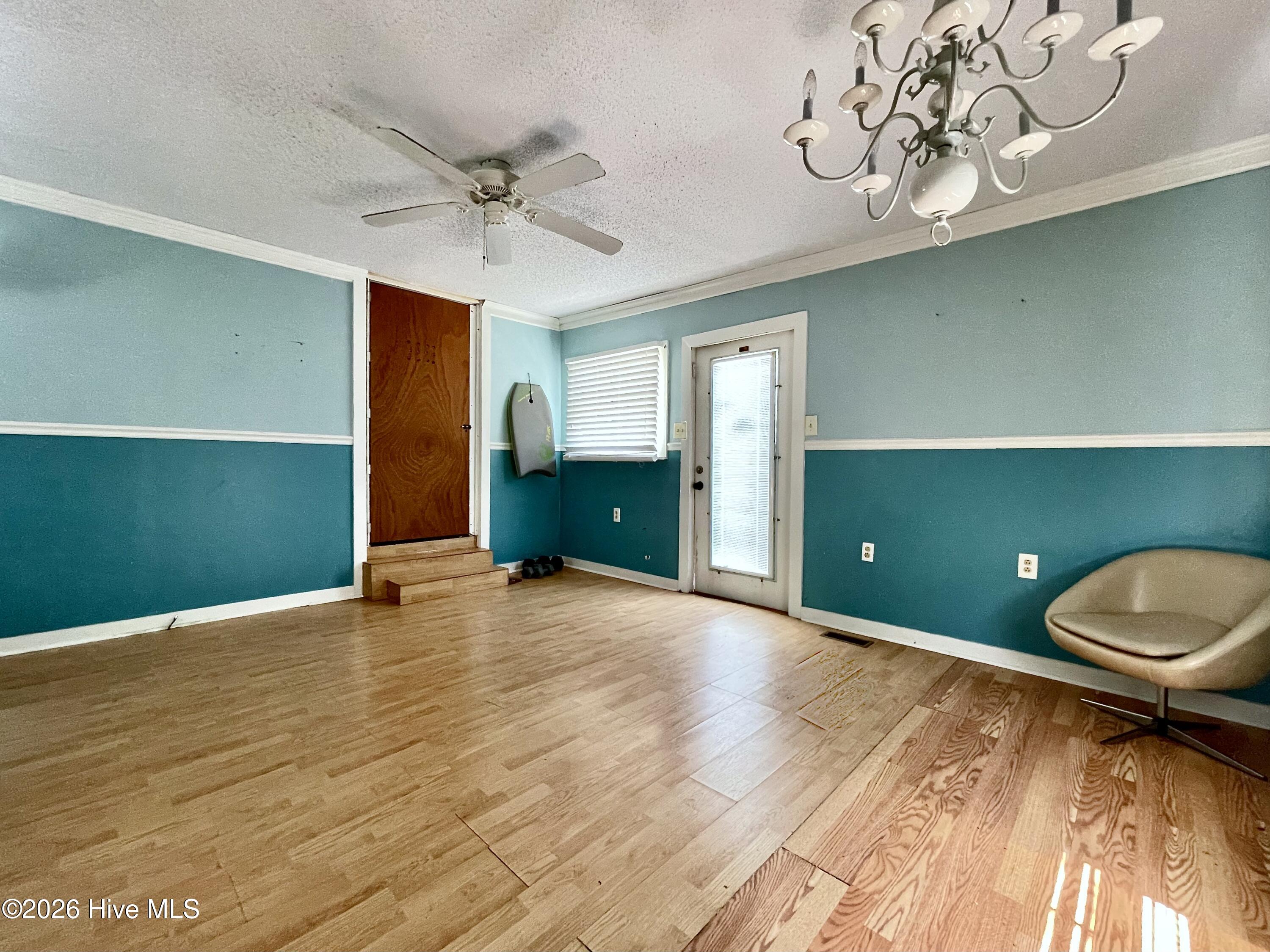 100569888 | Photo 36