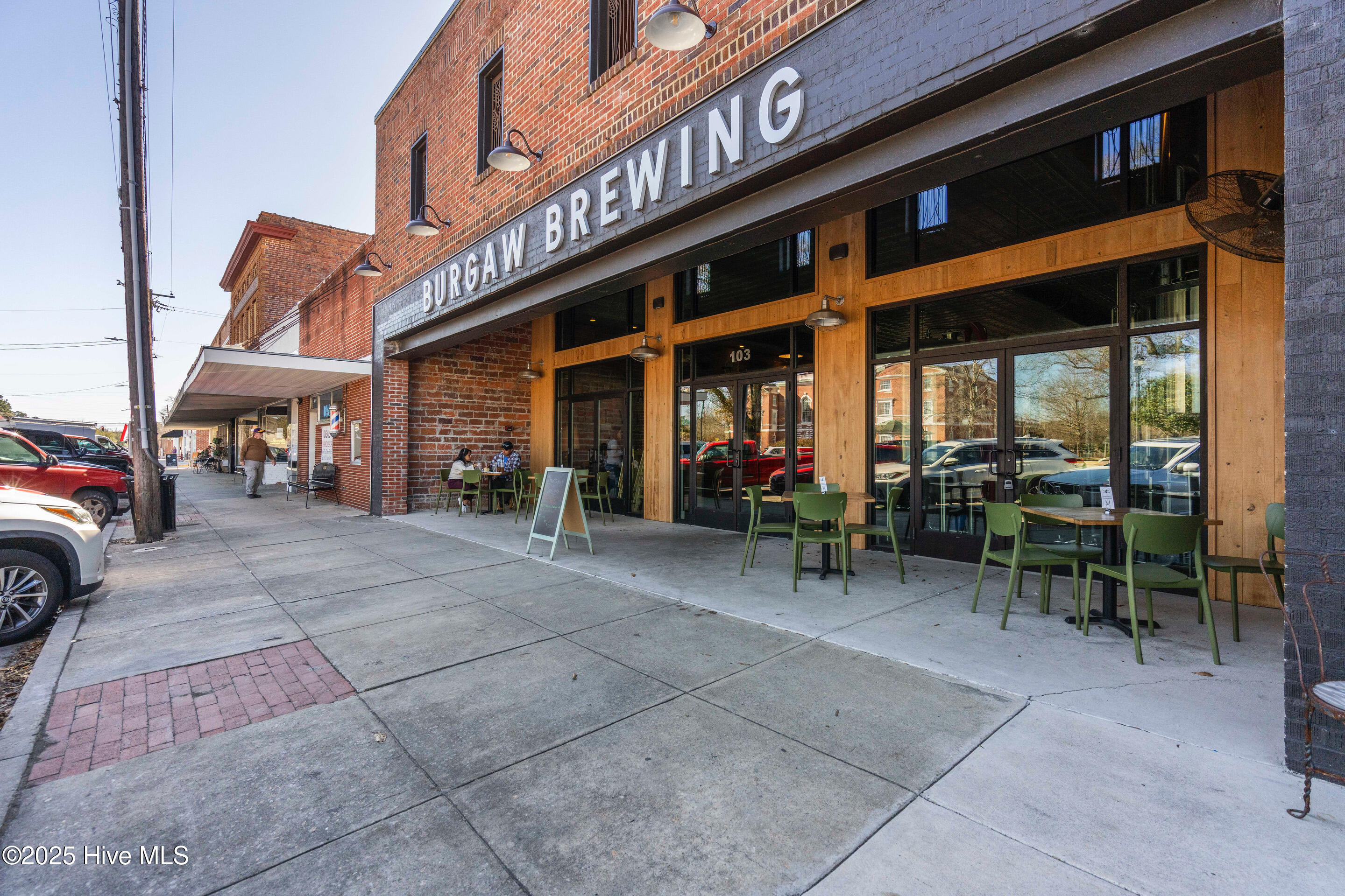 100550933 | Photo 48