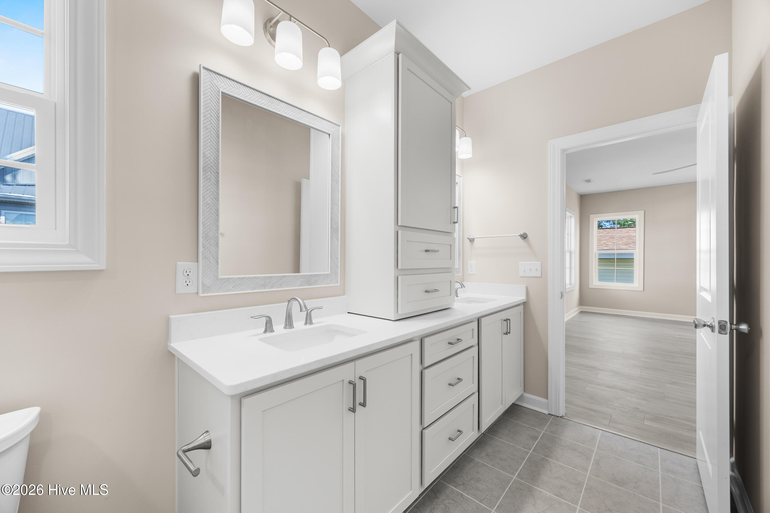 100545862 | Photo 18