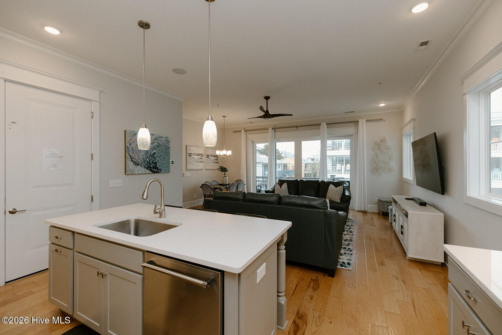 100550346 | Photo 10