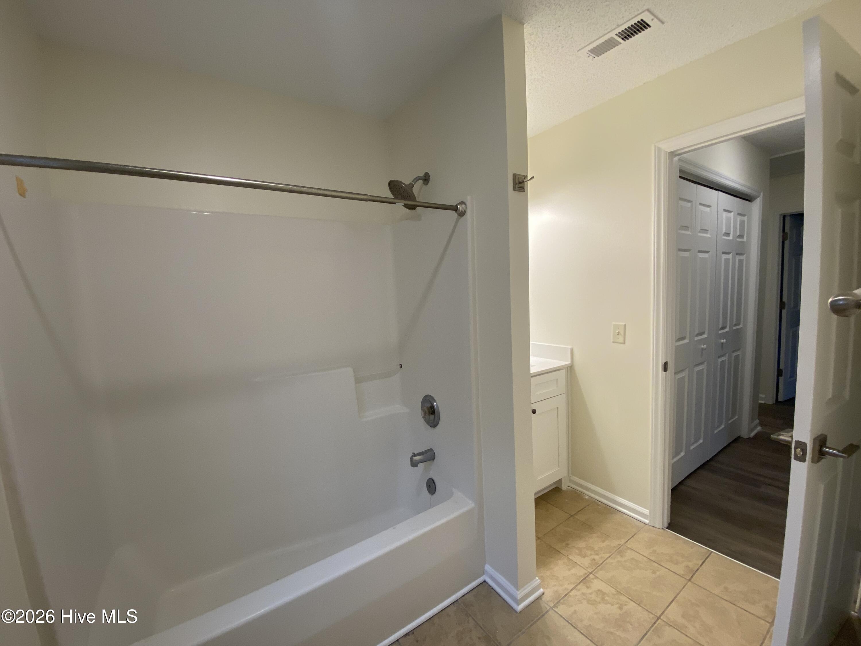 100553788 | Photo 14