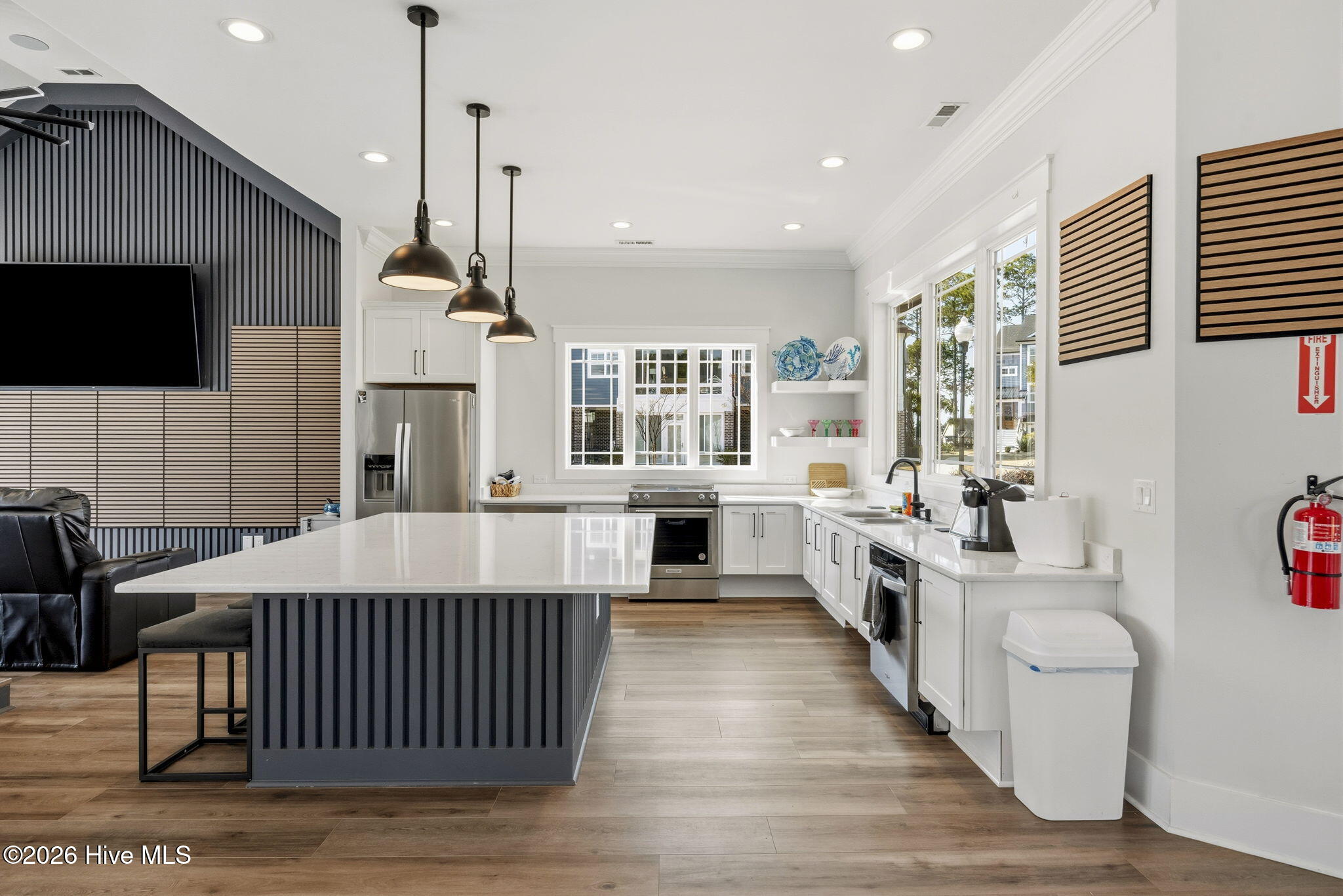 100553827 | Photo 55