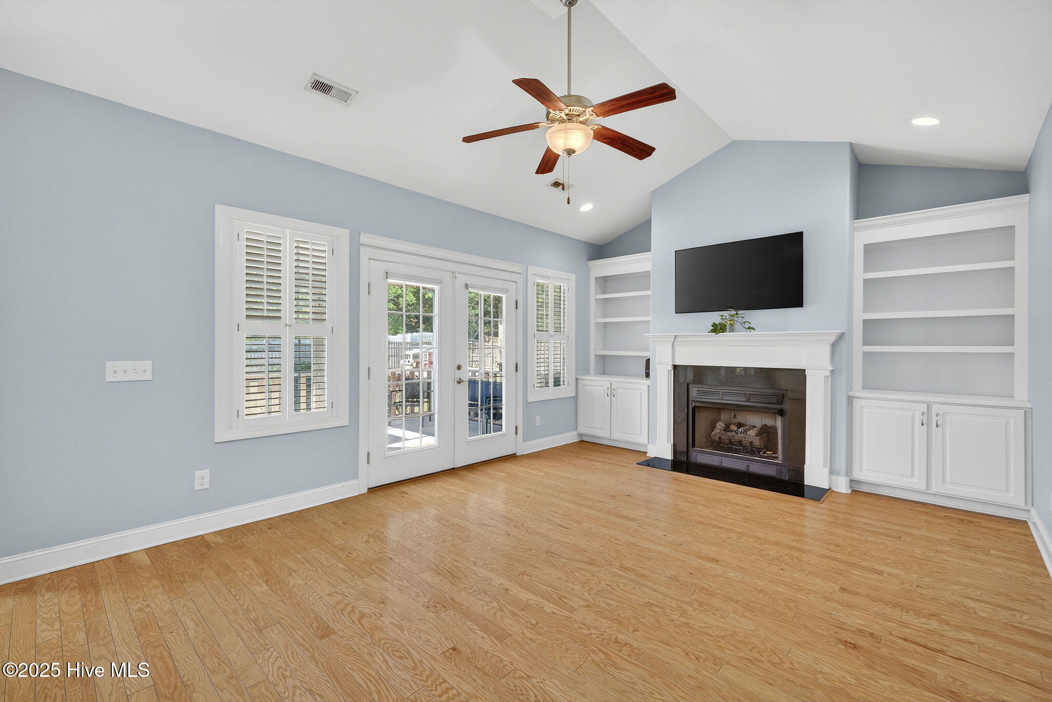 100535403 | Photo 19