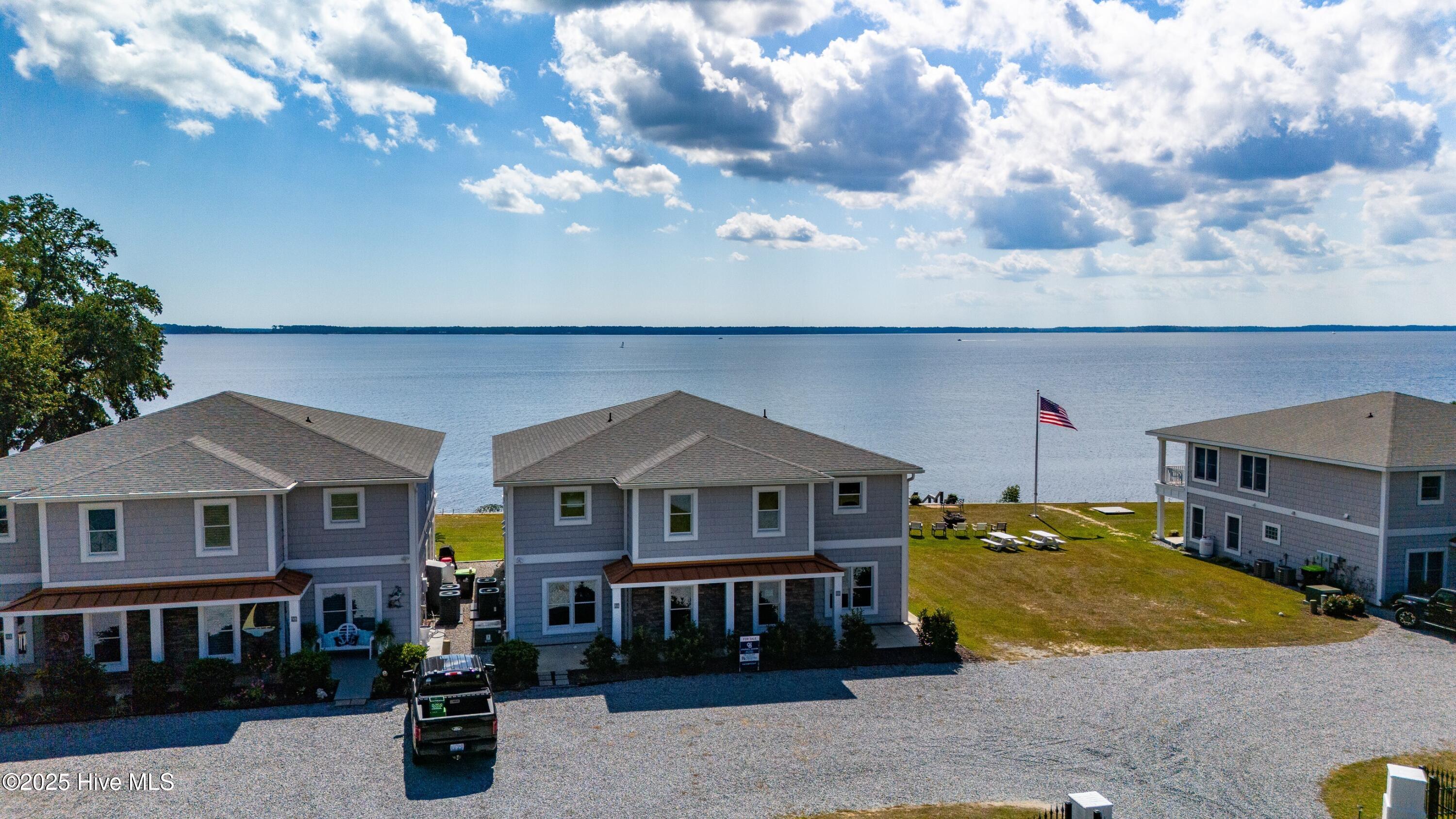 002_Exterior FrontParking