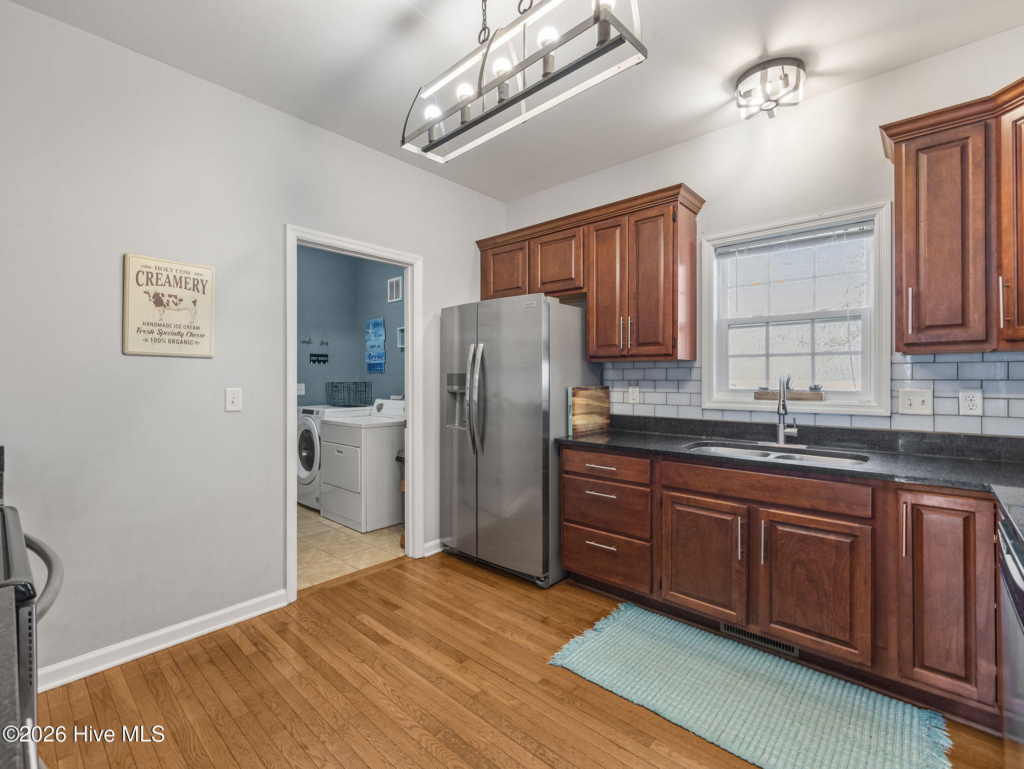 100562601 | Photo 14