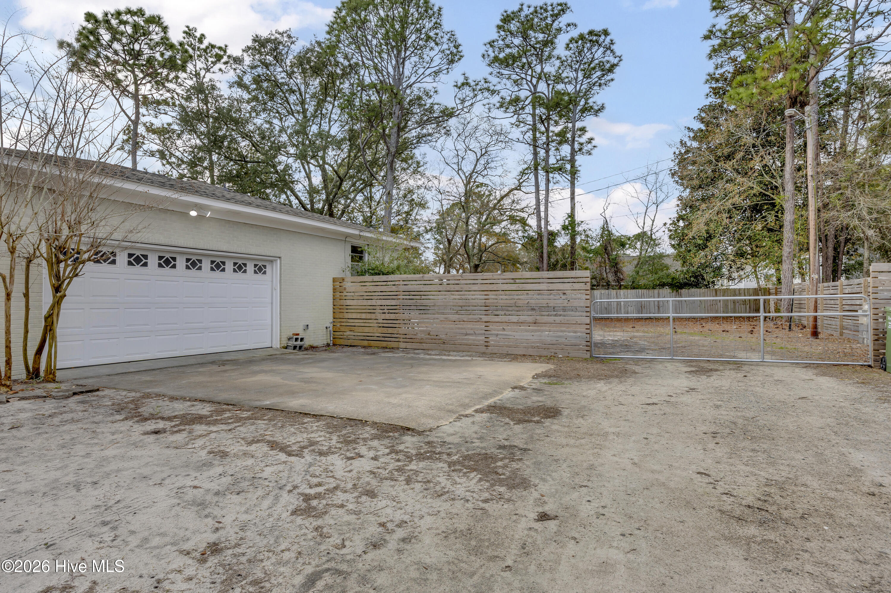 100548669 | Photo 26