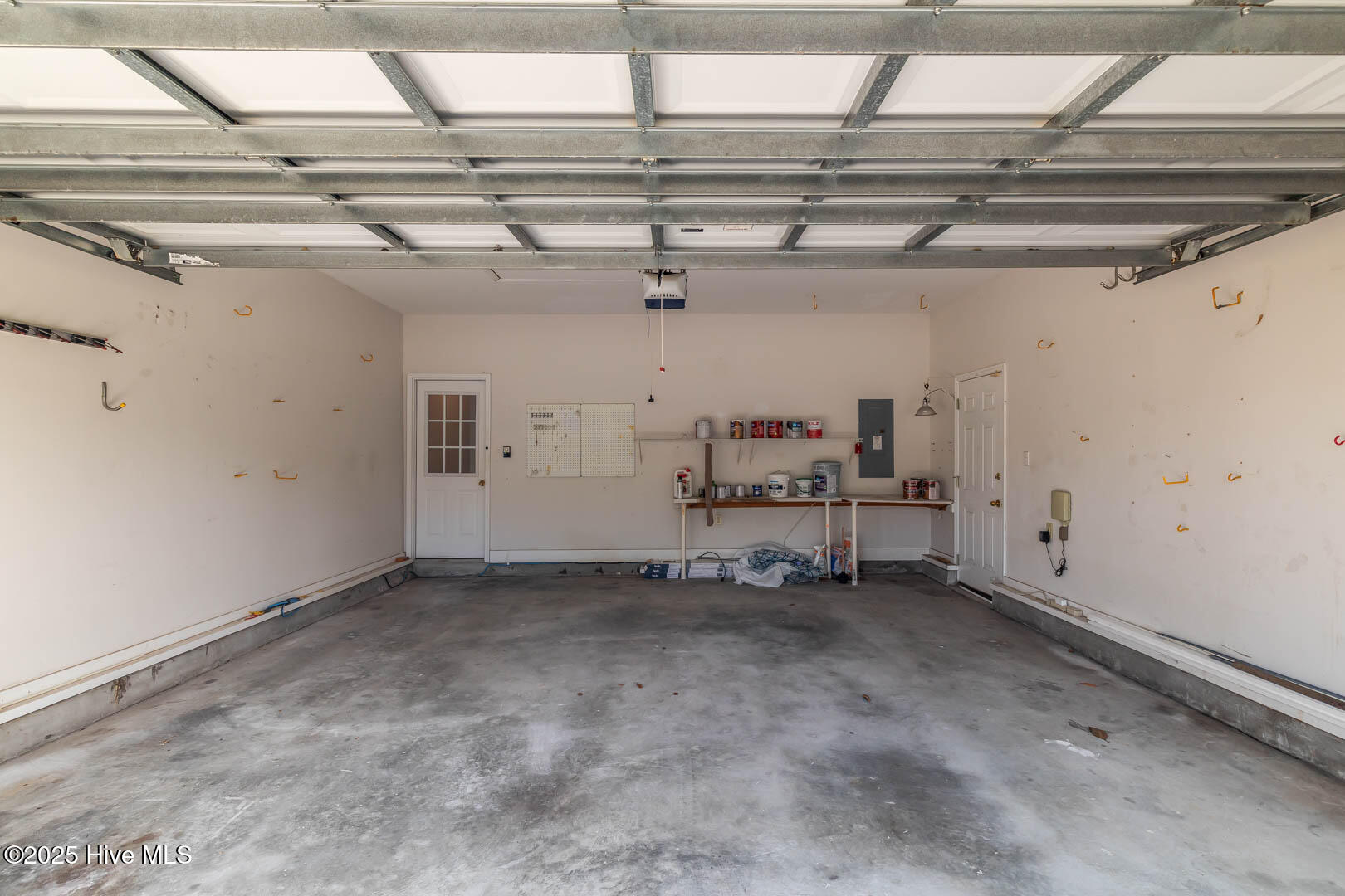 100544064 | Photo 37