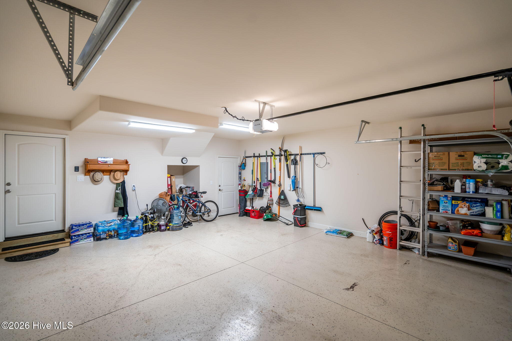 100565416 | Photo 44