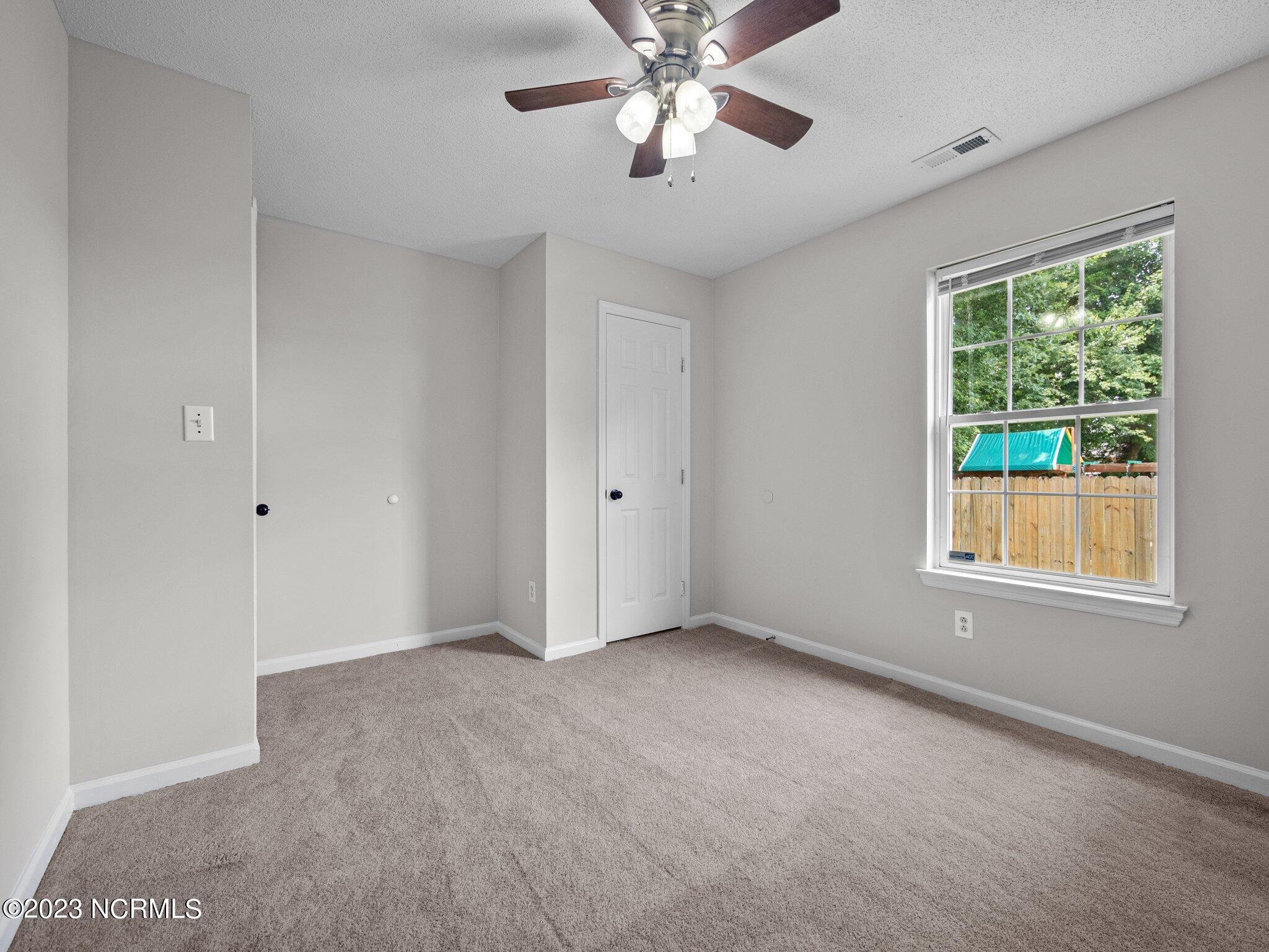 100556244 | Photo 43