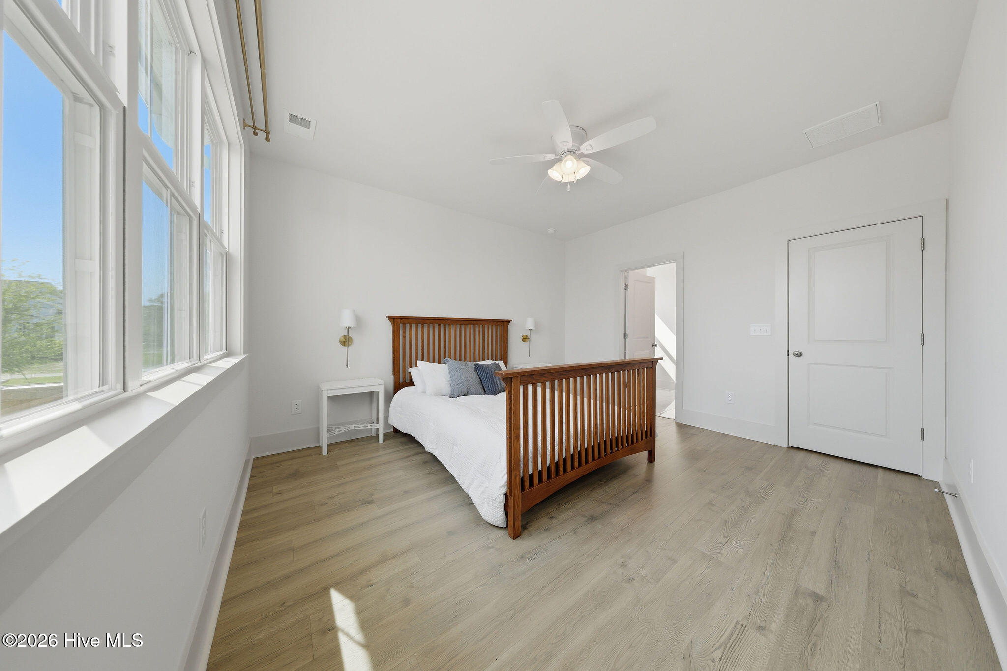 100567924 | Photo 24