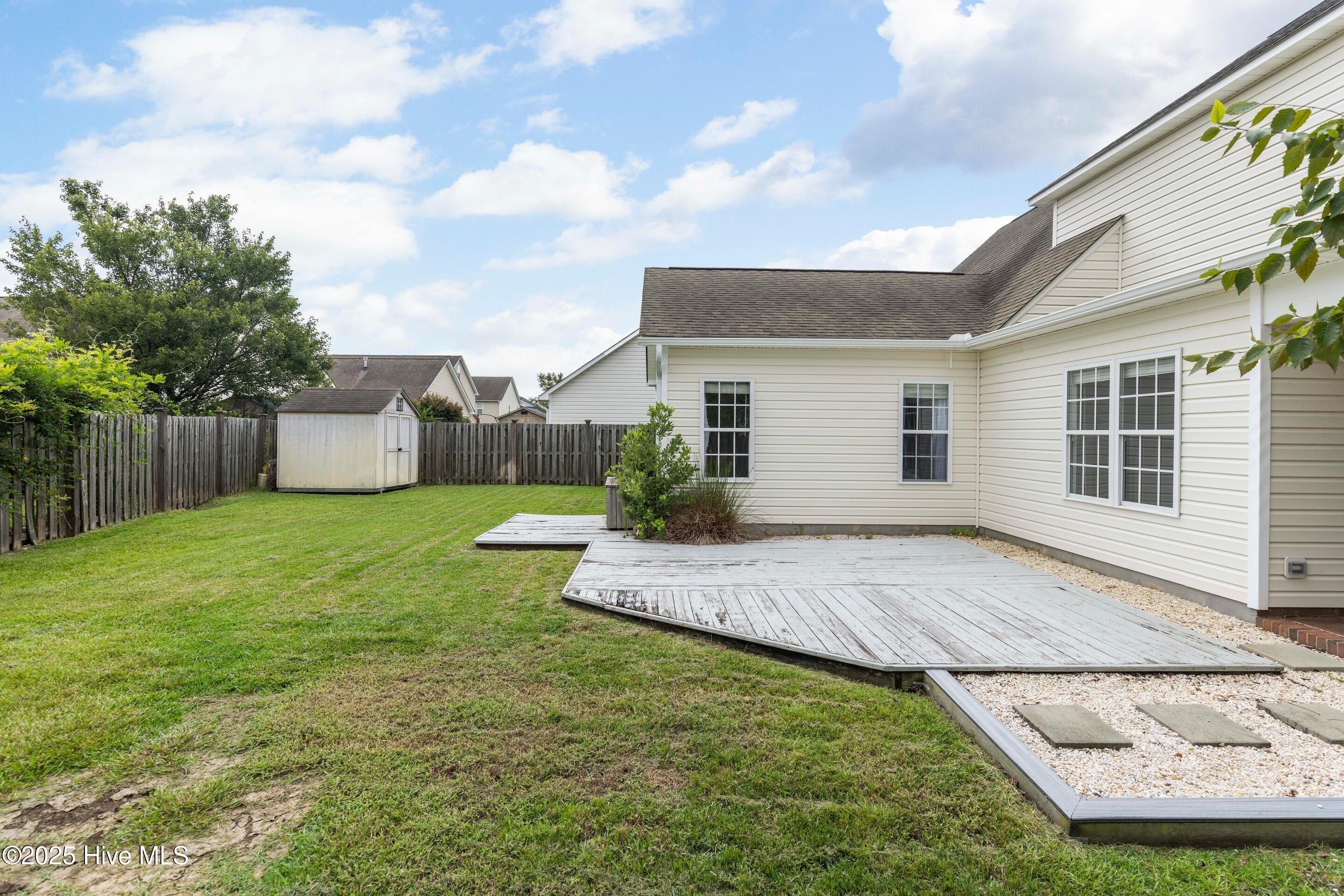 100527201 | Photo 43