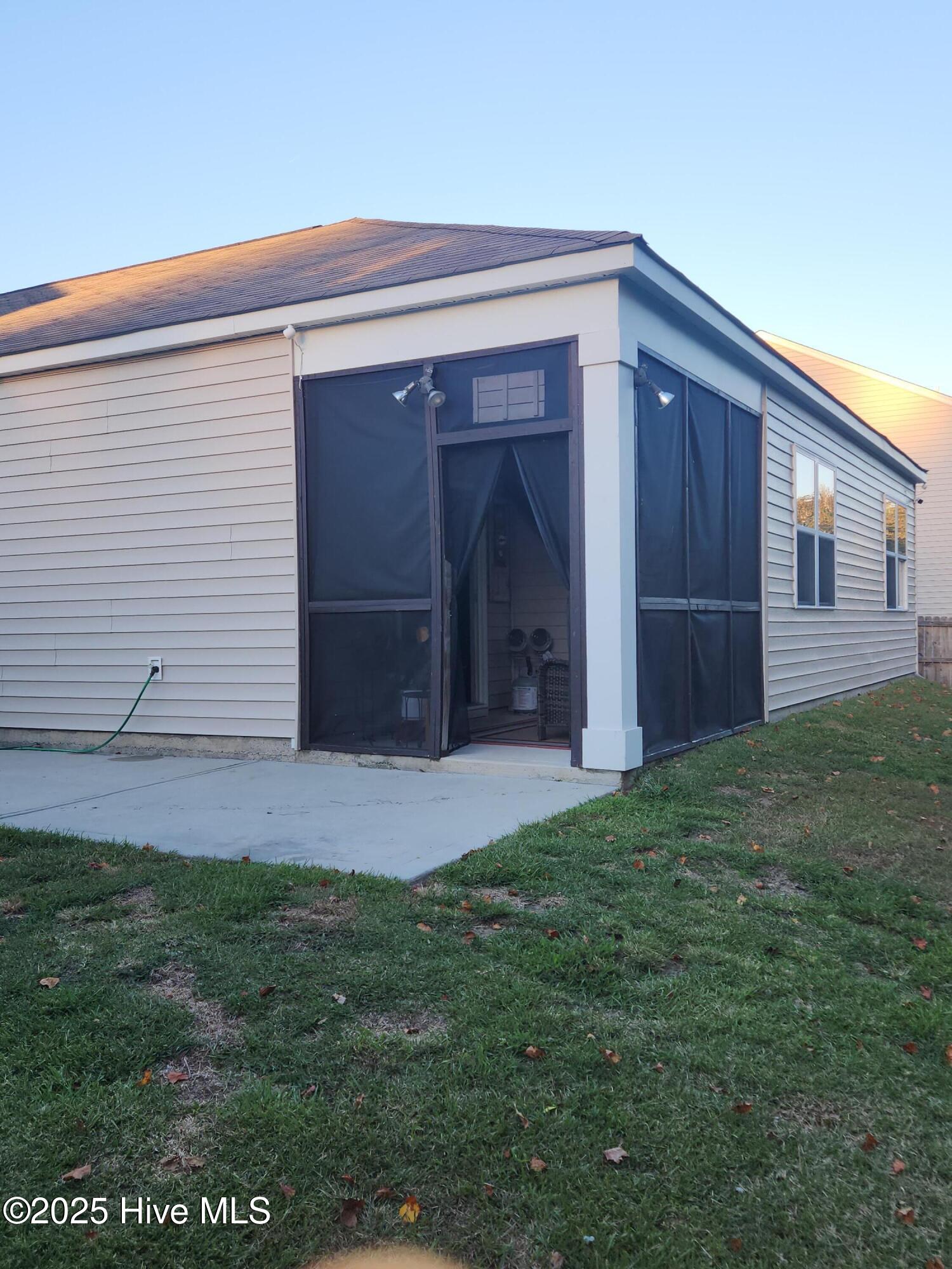 100539235 | Photo 35