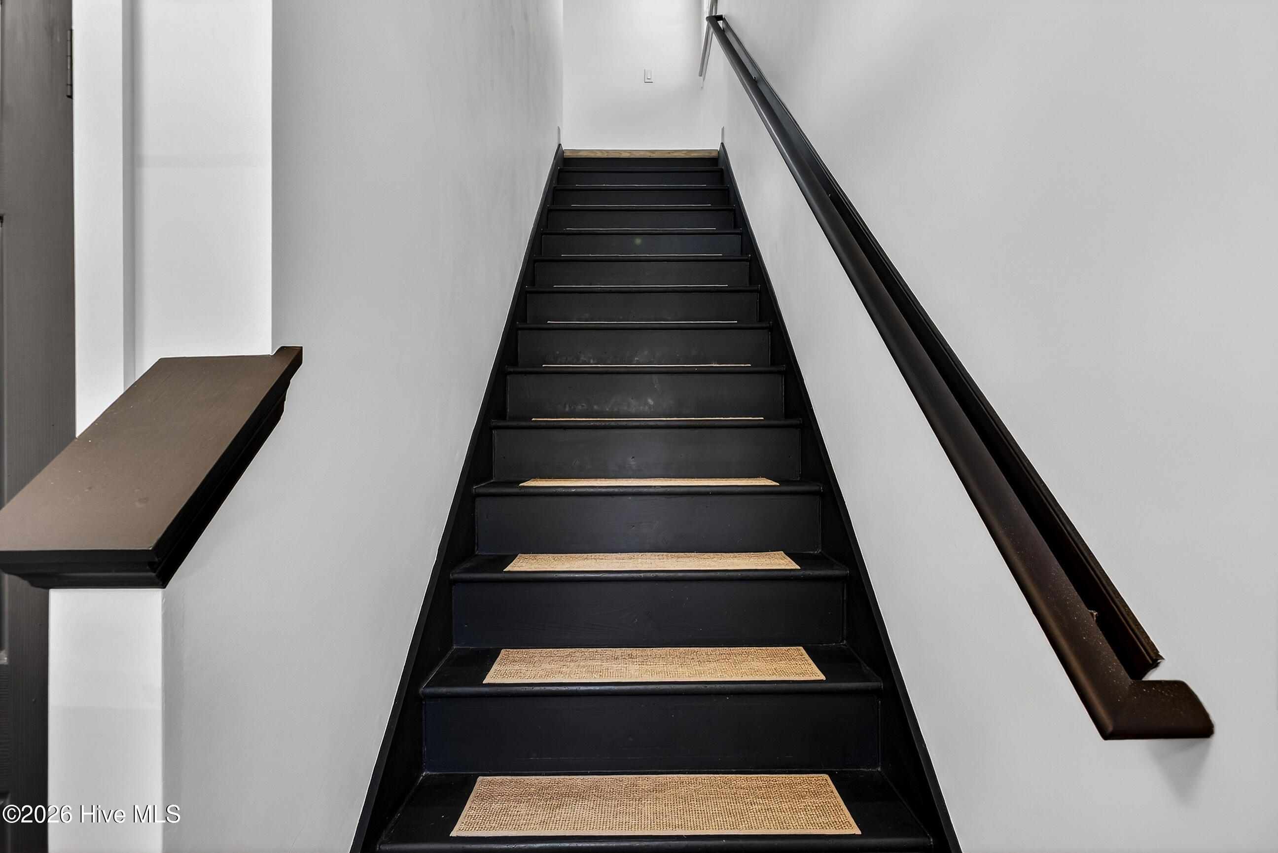 100548948 | Photo 18