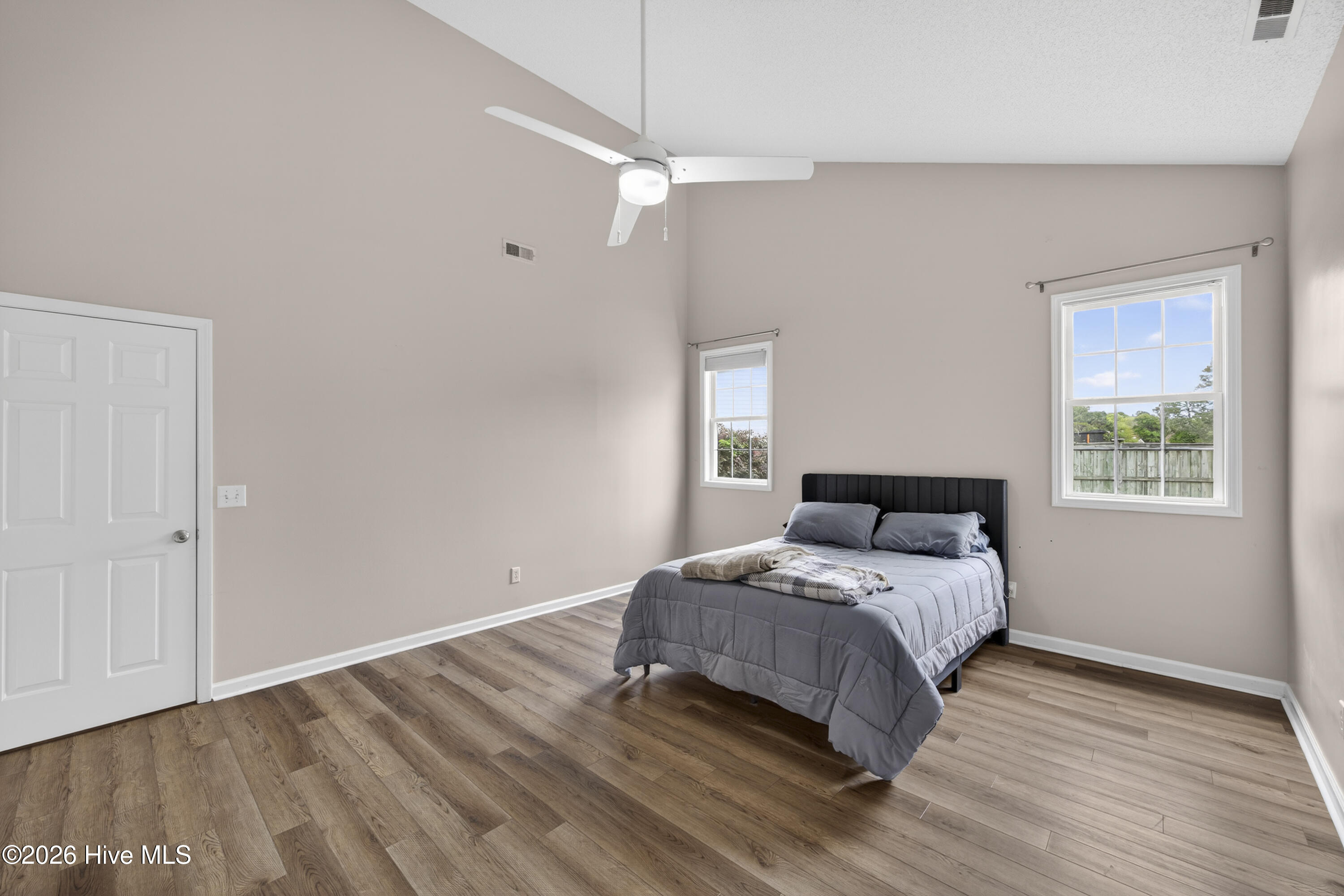 100565929 | Photo 33