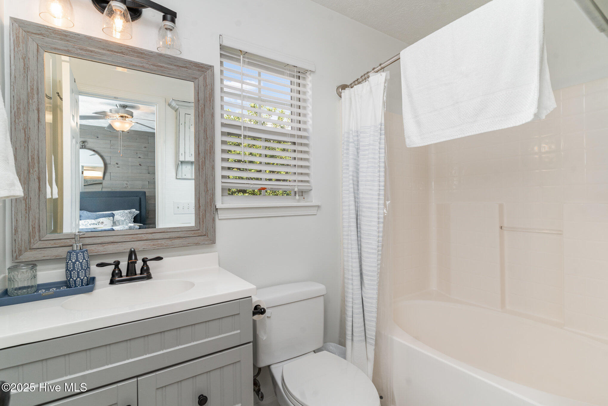 100497000 | Photo 19