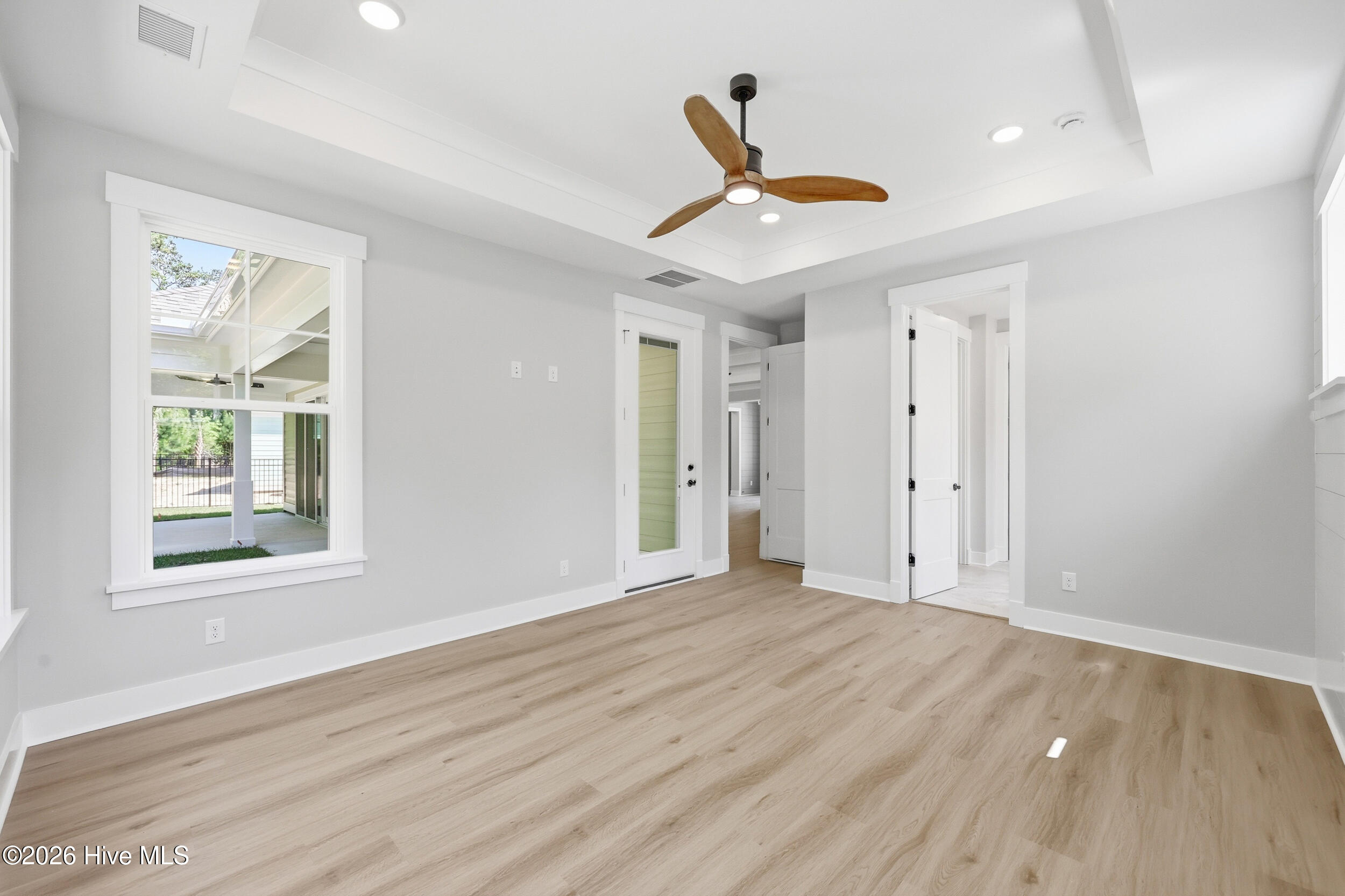 100551665 | Photo 22