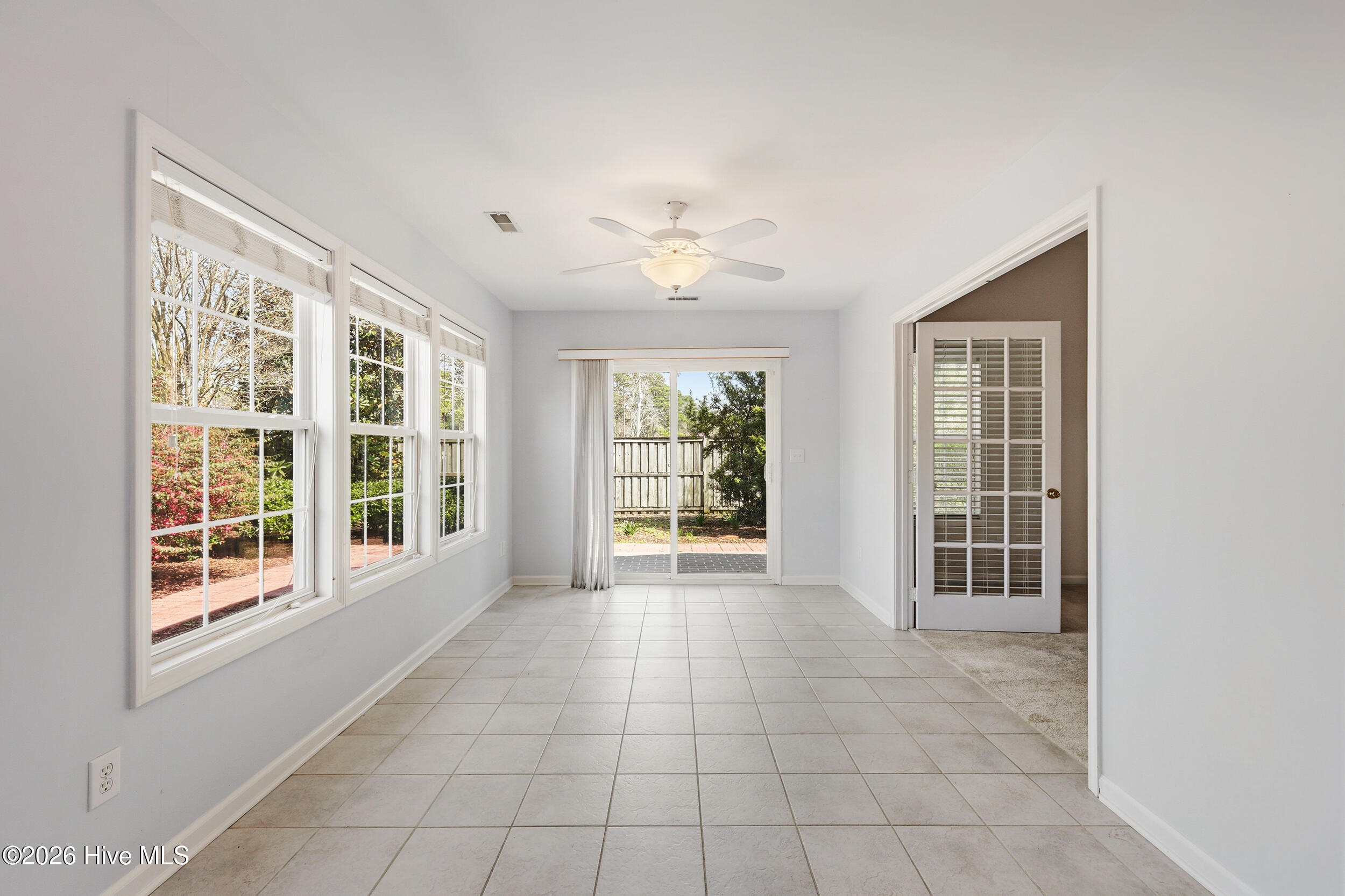 100511628 | Photo 24