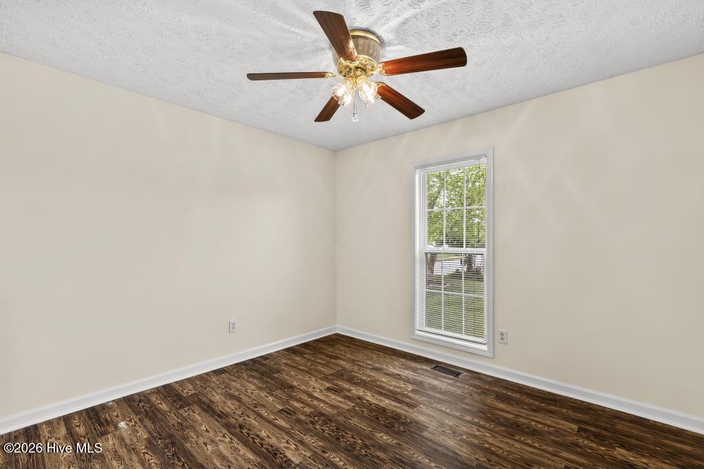 100567126 | Photo 23