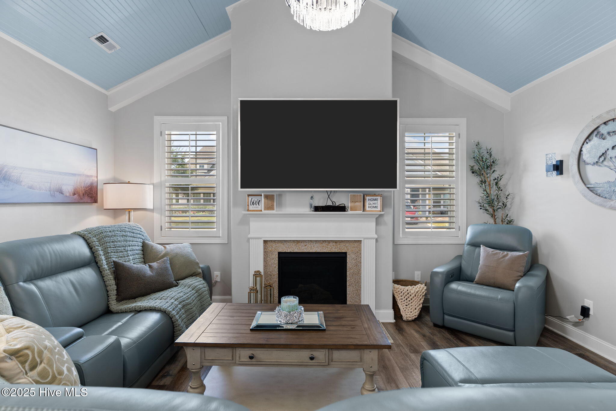 100534405 | Photo 33