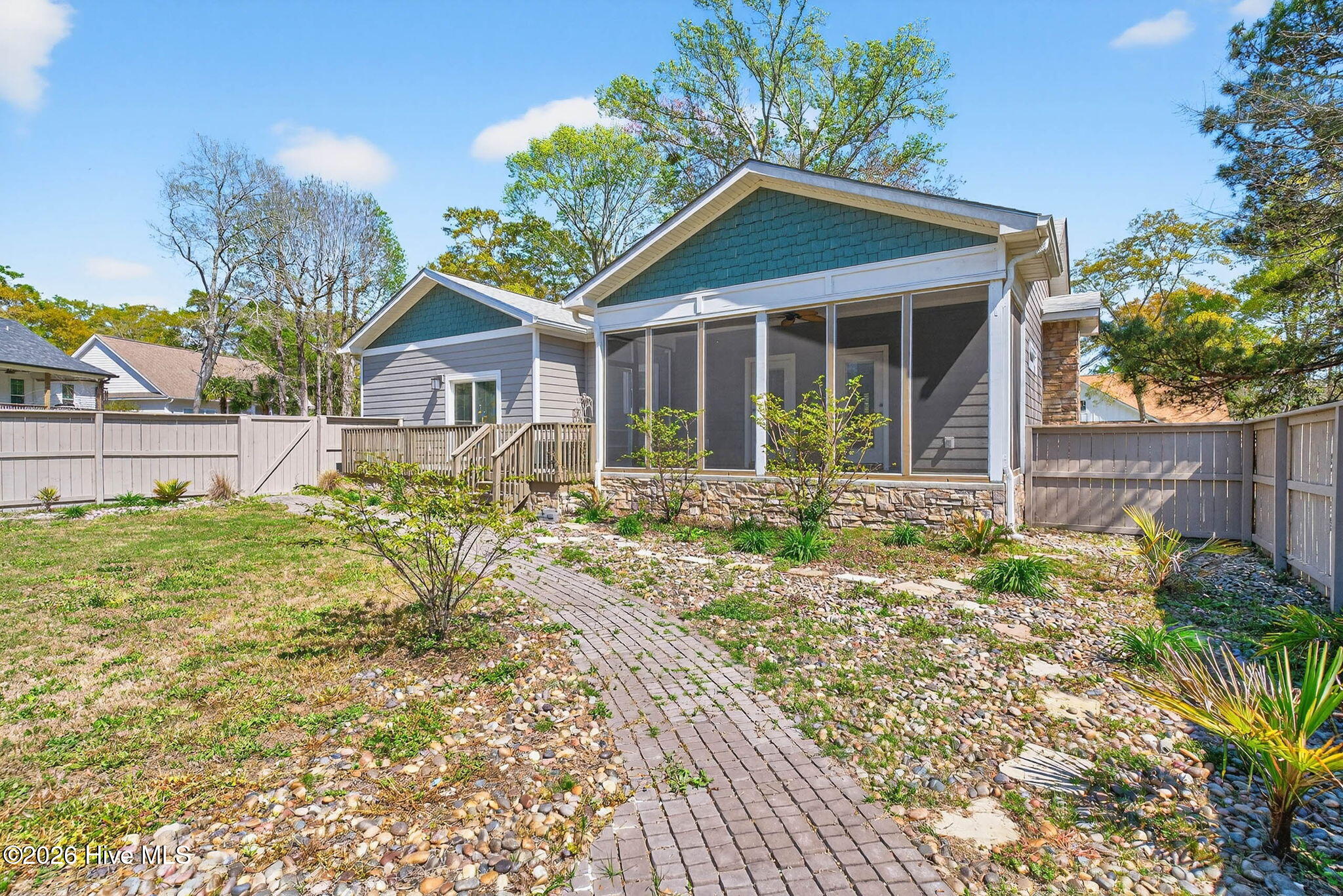 100525098 | Photo 42