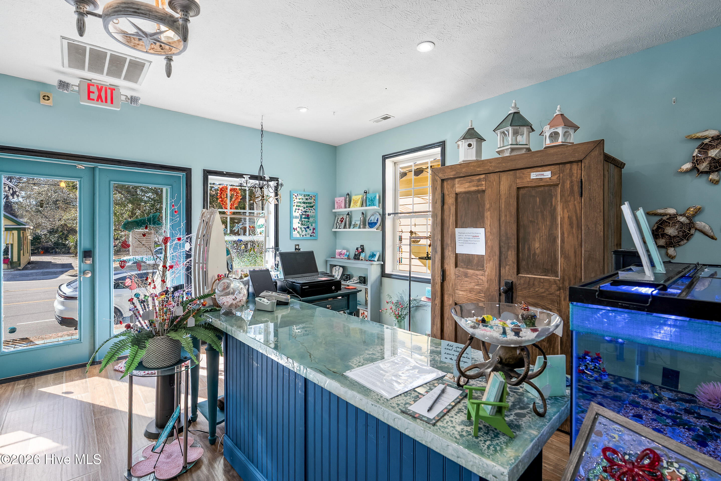 100556890 | Photo 11