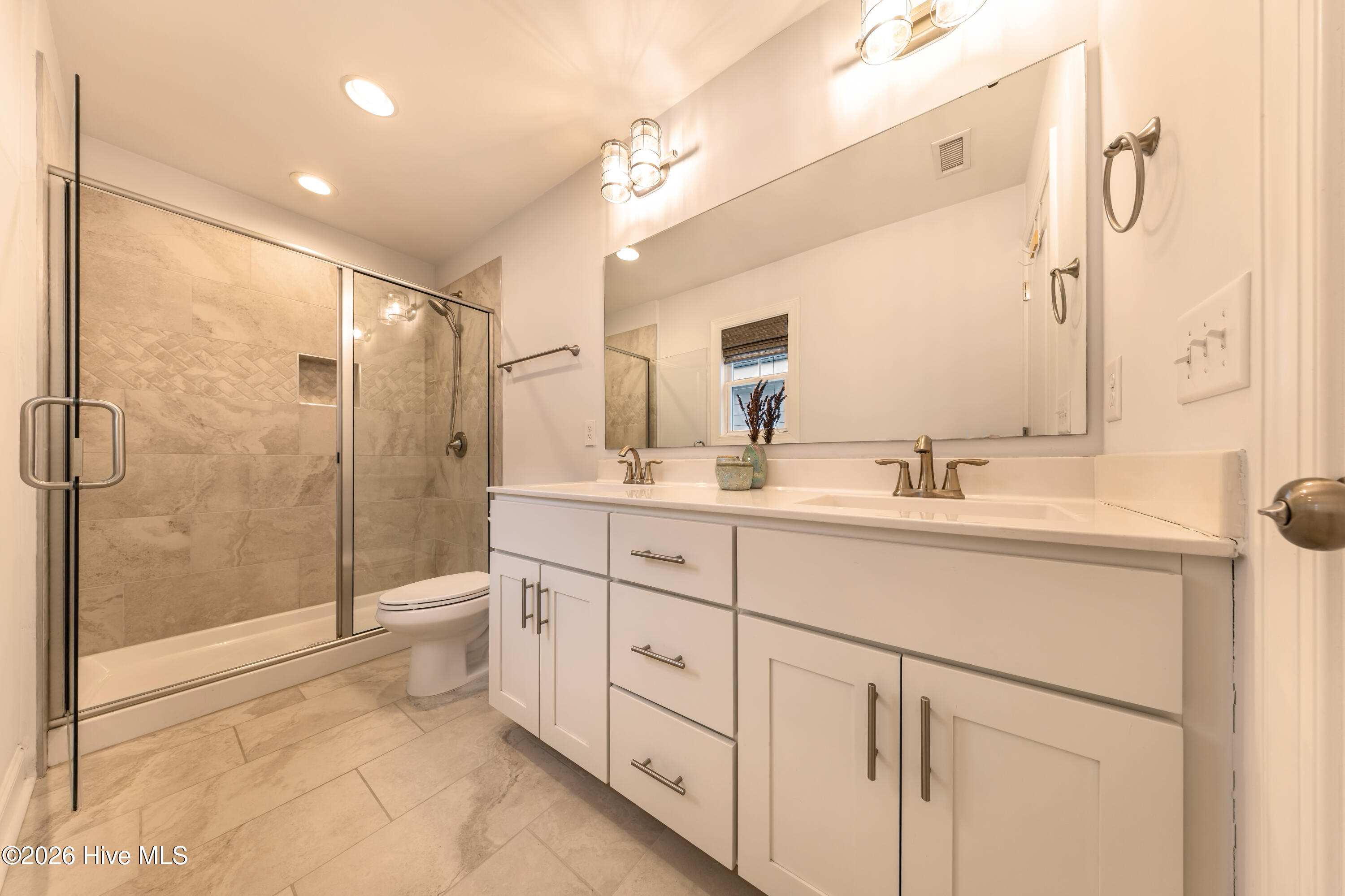 100558472 | Photo 23