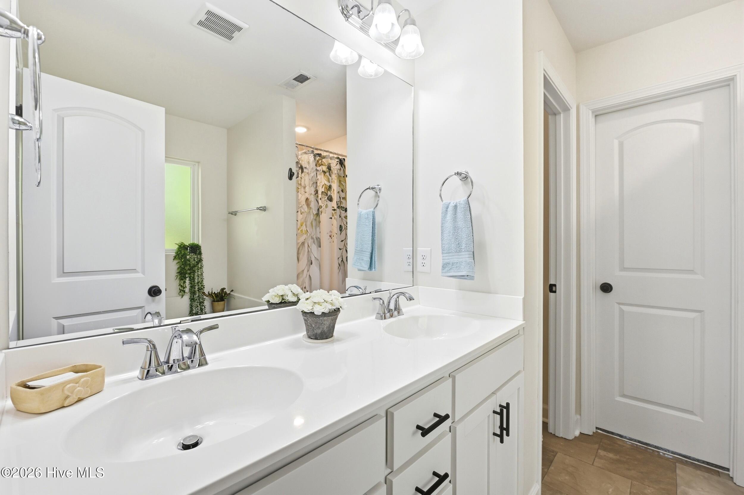 100568346 | Photo 22