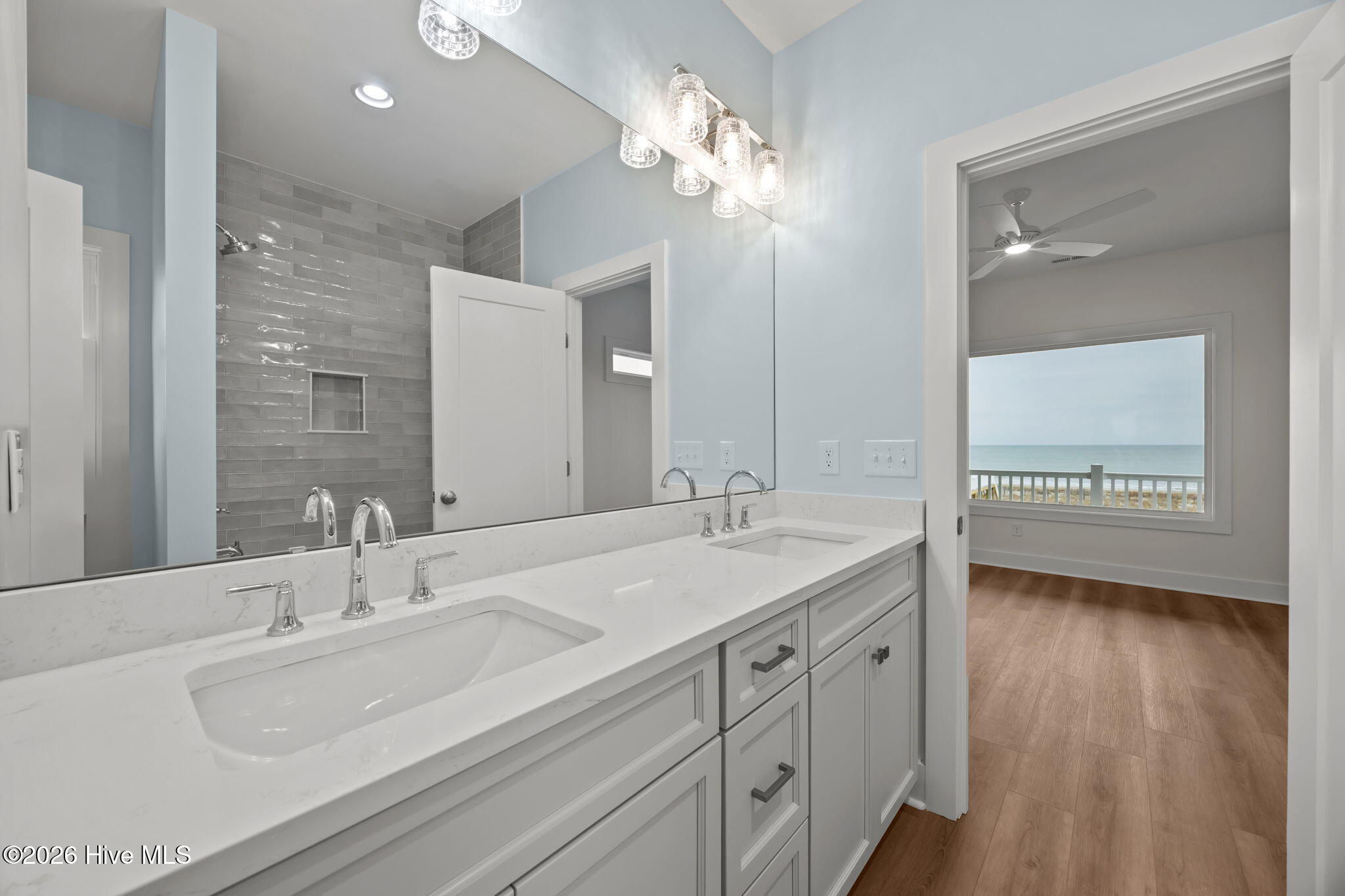 100552819 | Photo 29