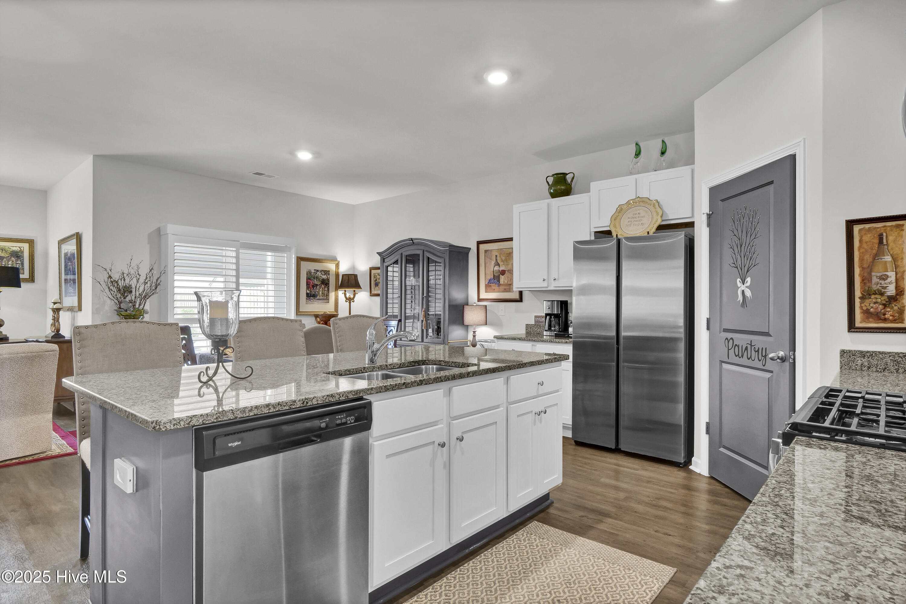 100525000 | Photo 10