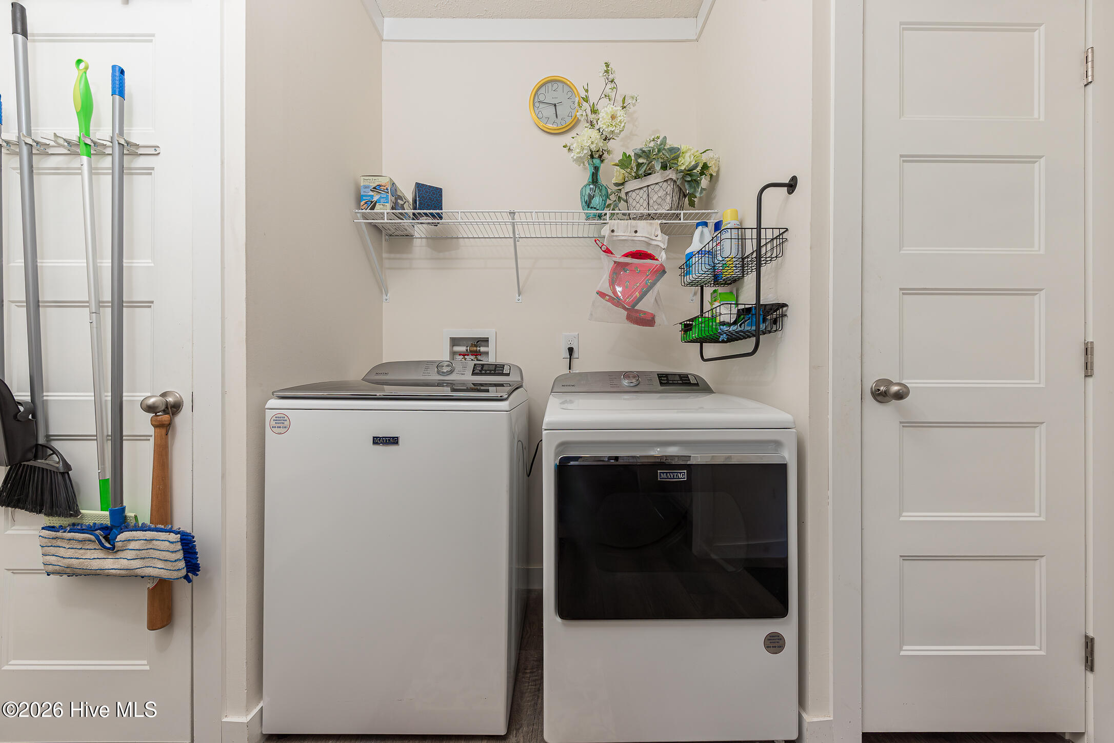 100563969 | Photo 43