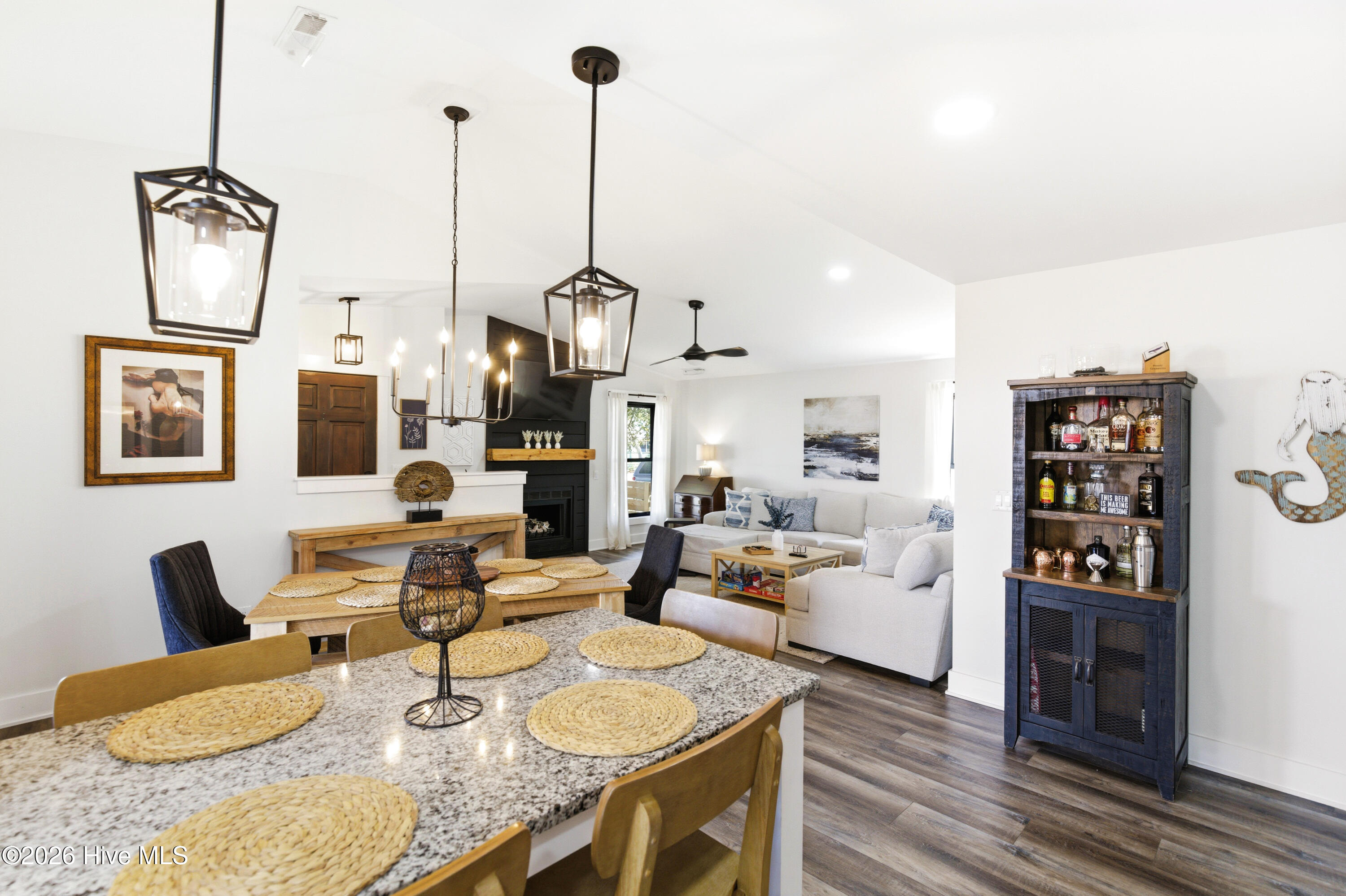 100564276 | Photo 24