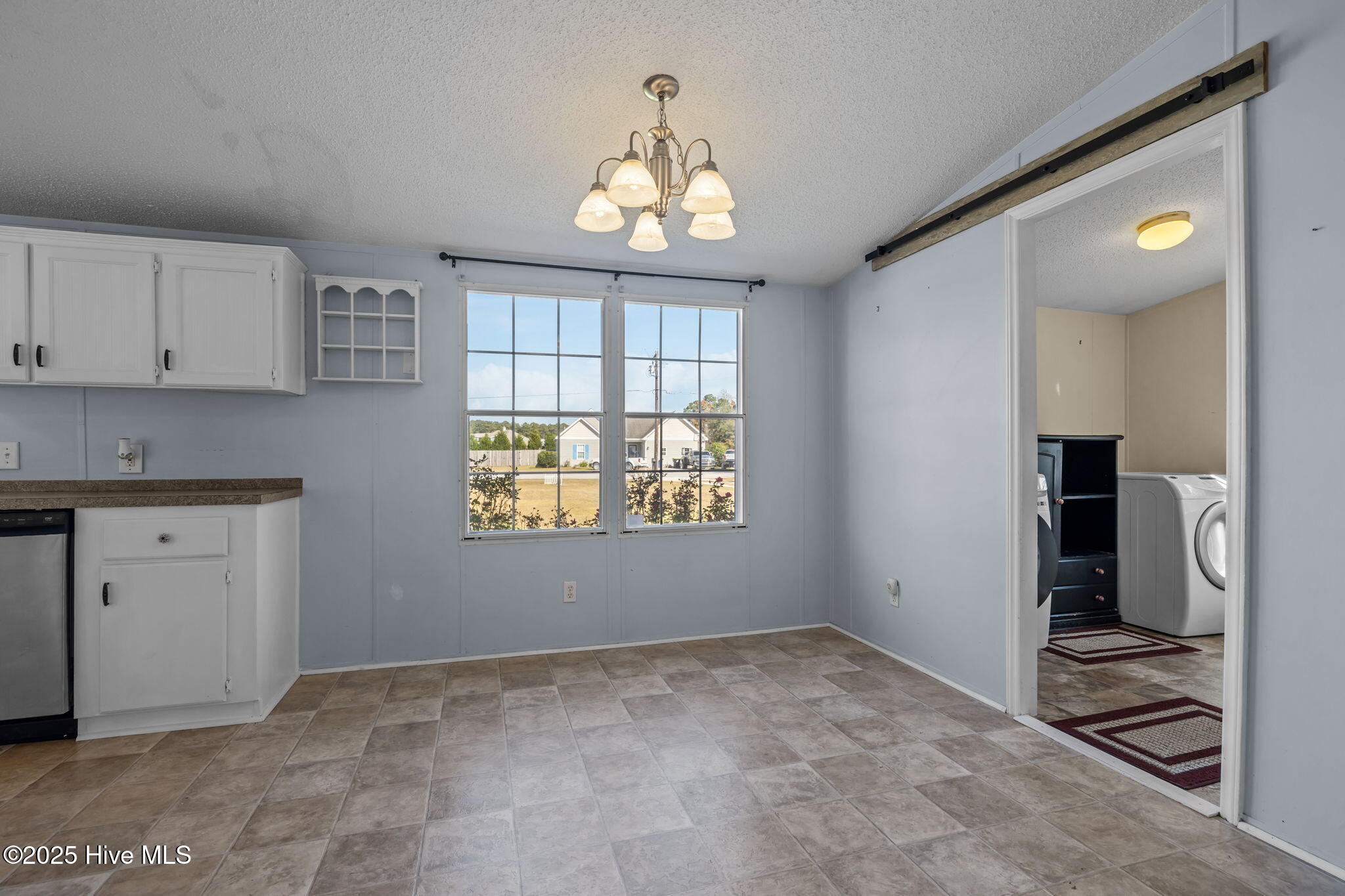 100540304 | Photo 12