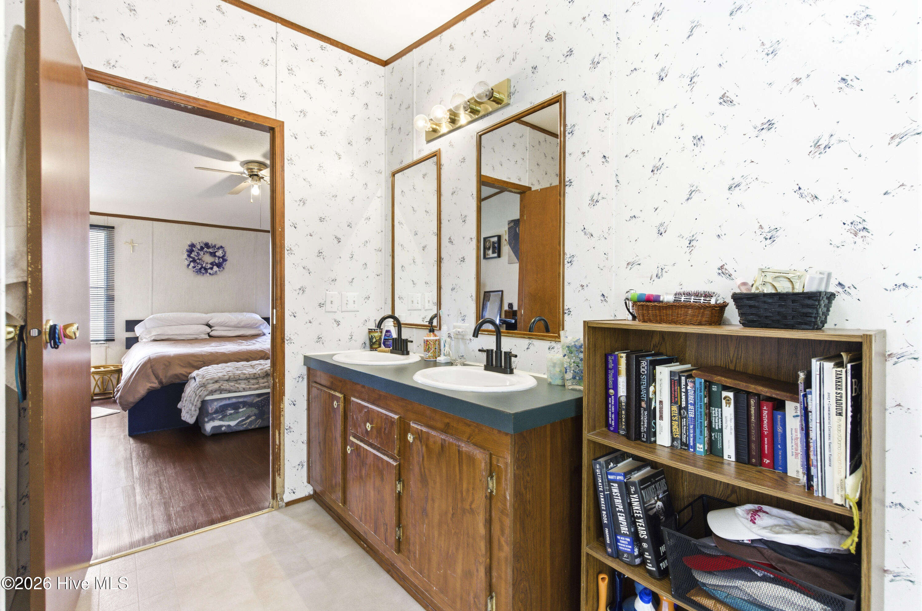 100565497 | Photo 26