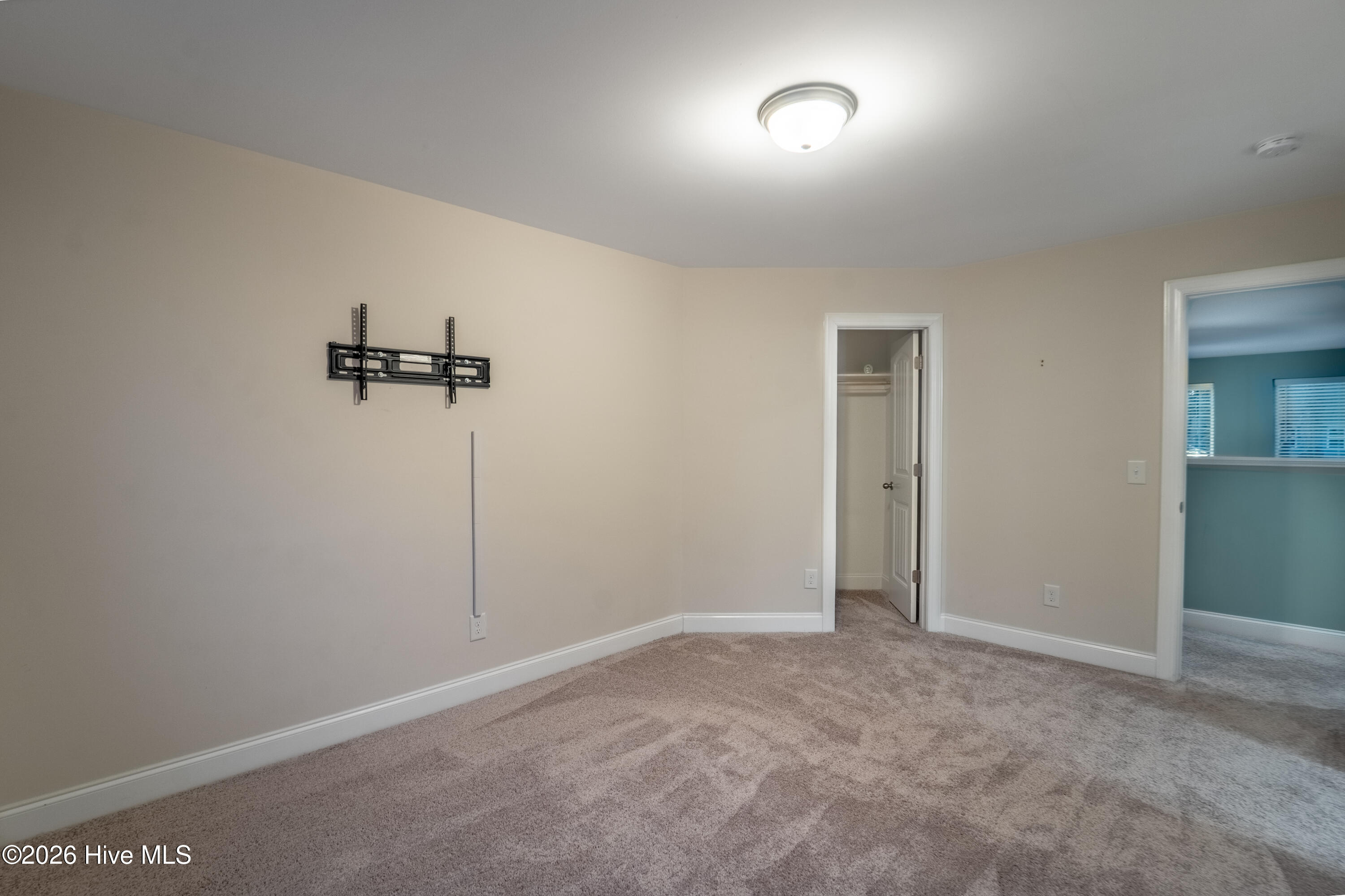 100553861 | Photo 28