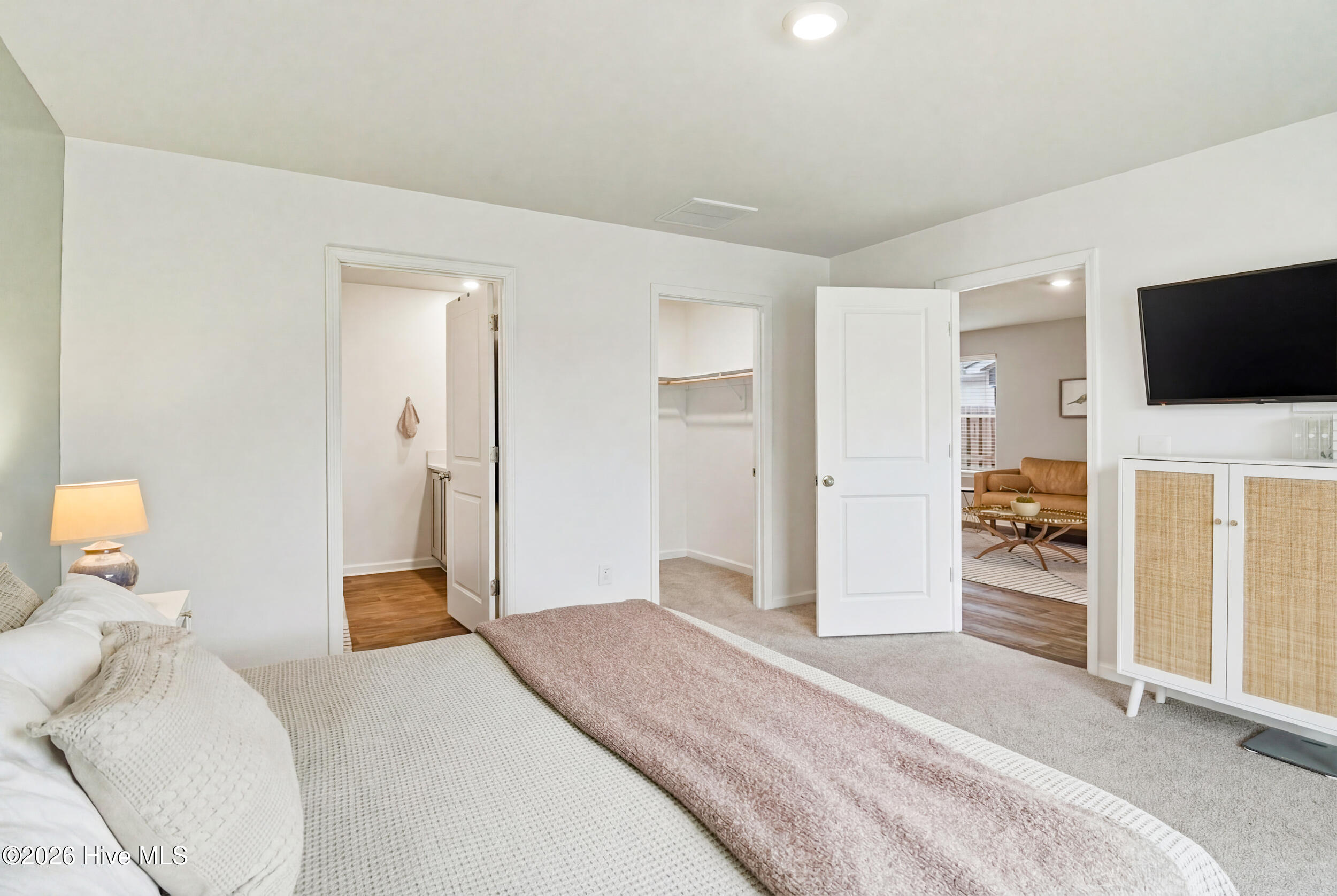 100555979 | Photo 30