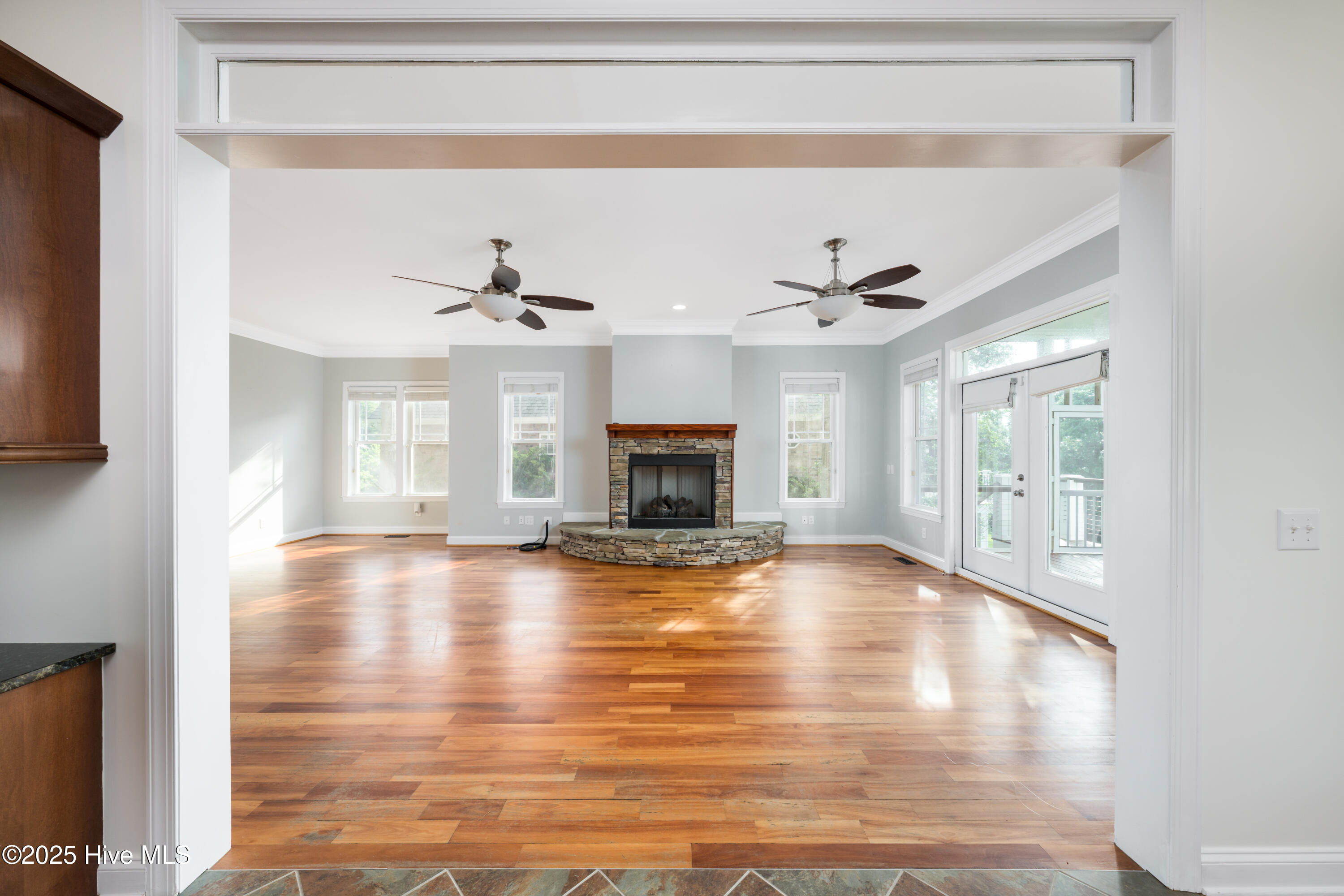 100510082 | Photo 19