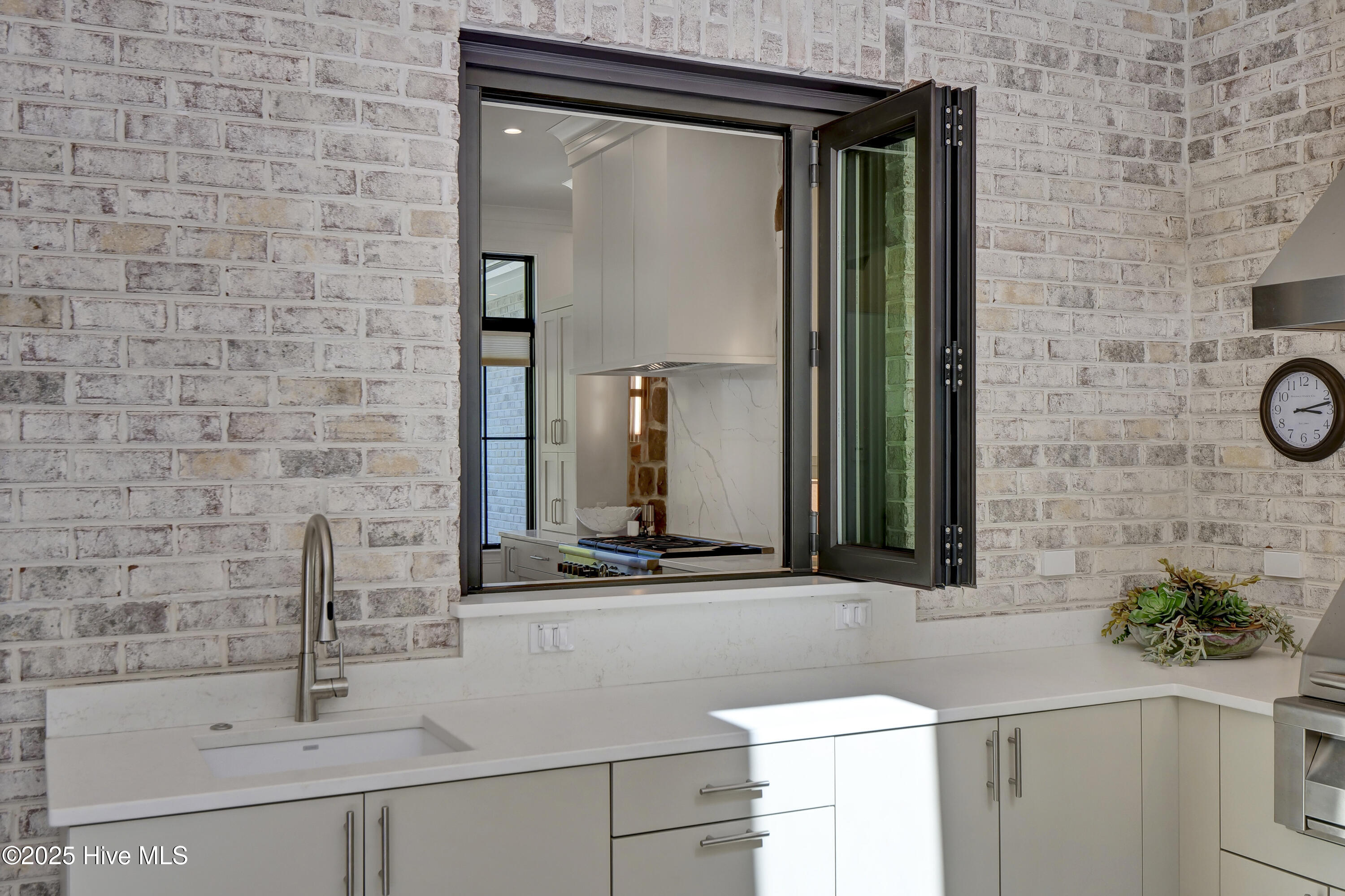 100532496 | Photo 60