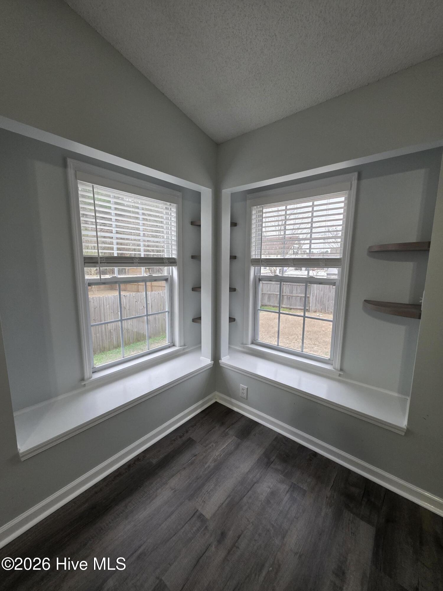 100550405 | Photo 14