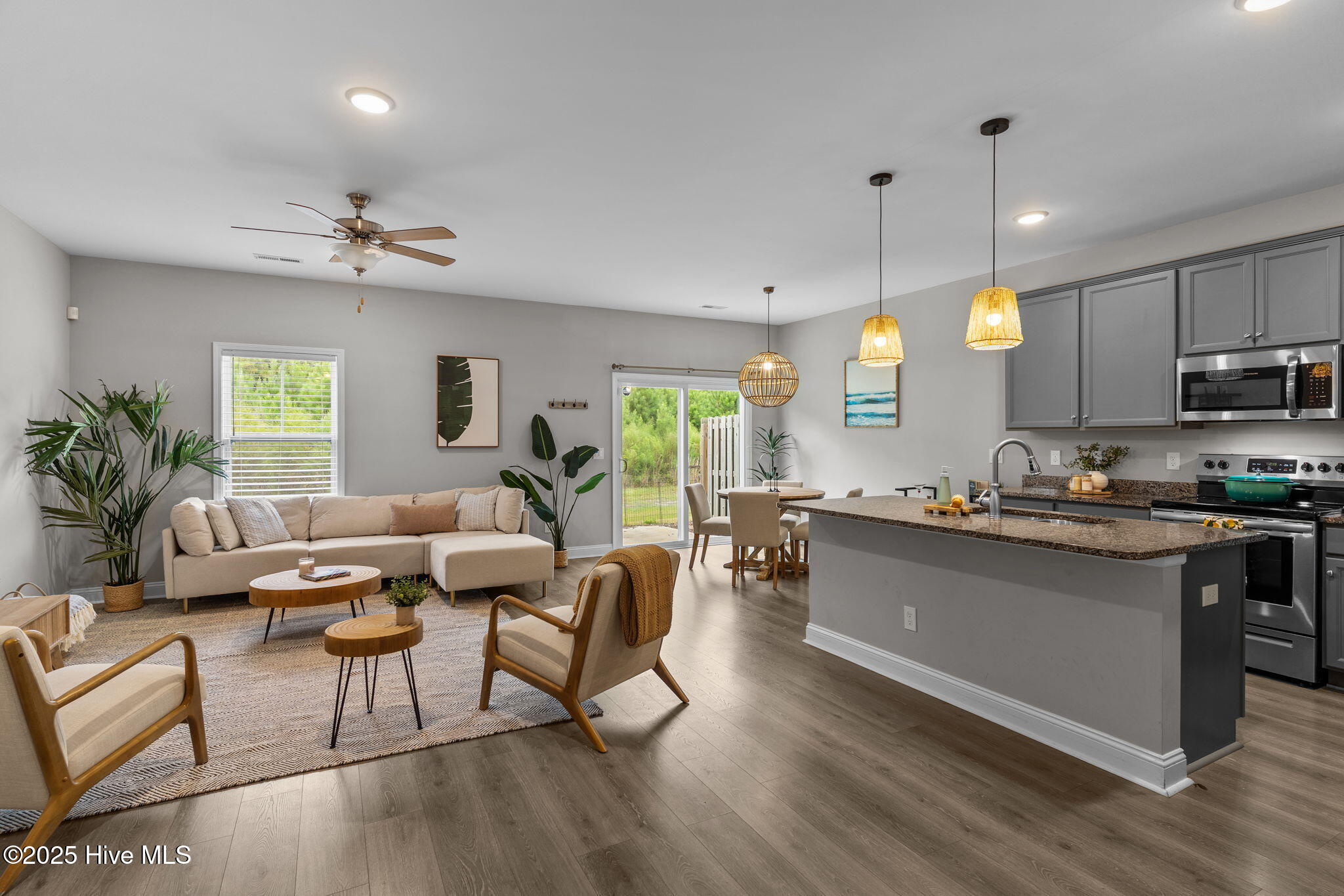 1527 Grey Cliff, Wilmington, NC 28405 – photo 2: 4-living_kitchen_slider