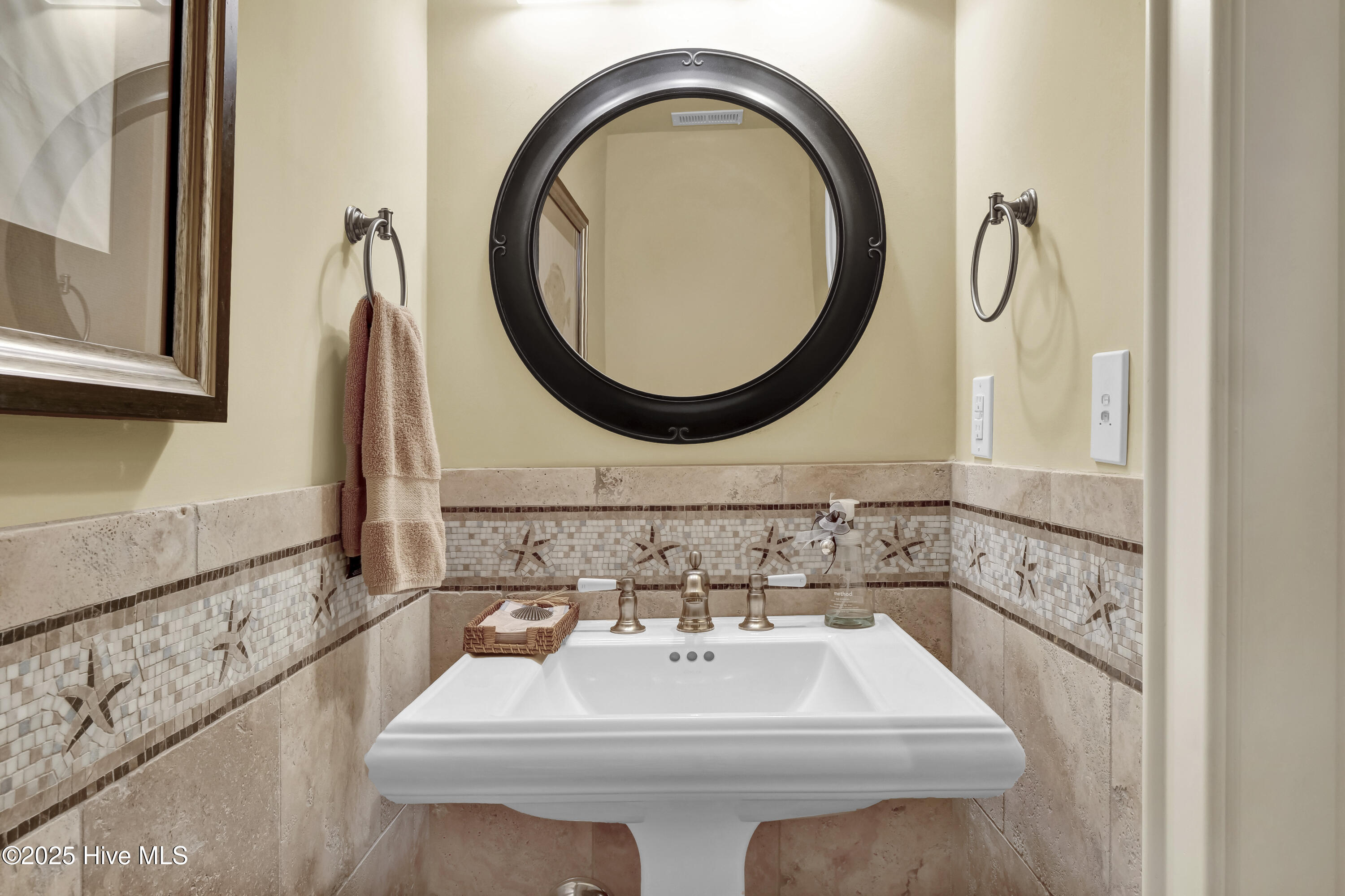 100504113 | Photo 54