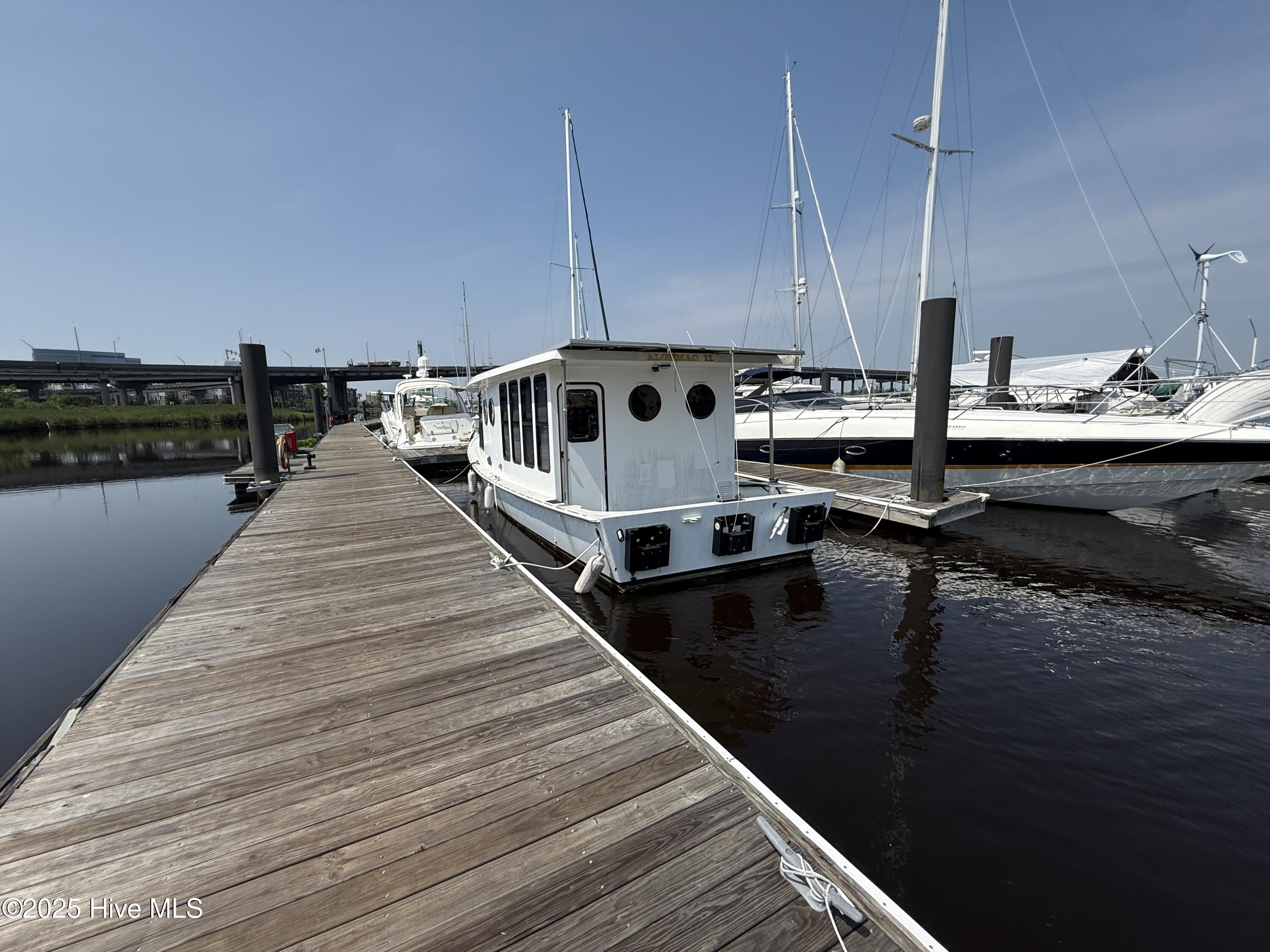 100515642 | Photo 18