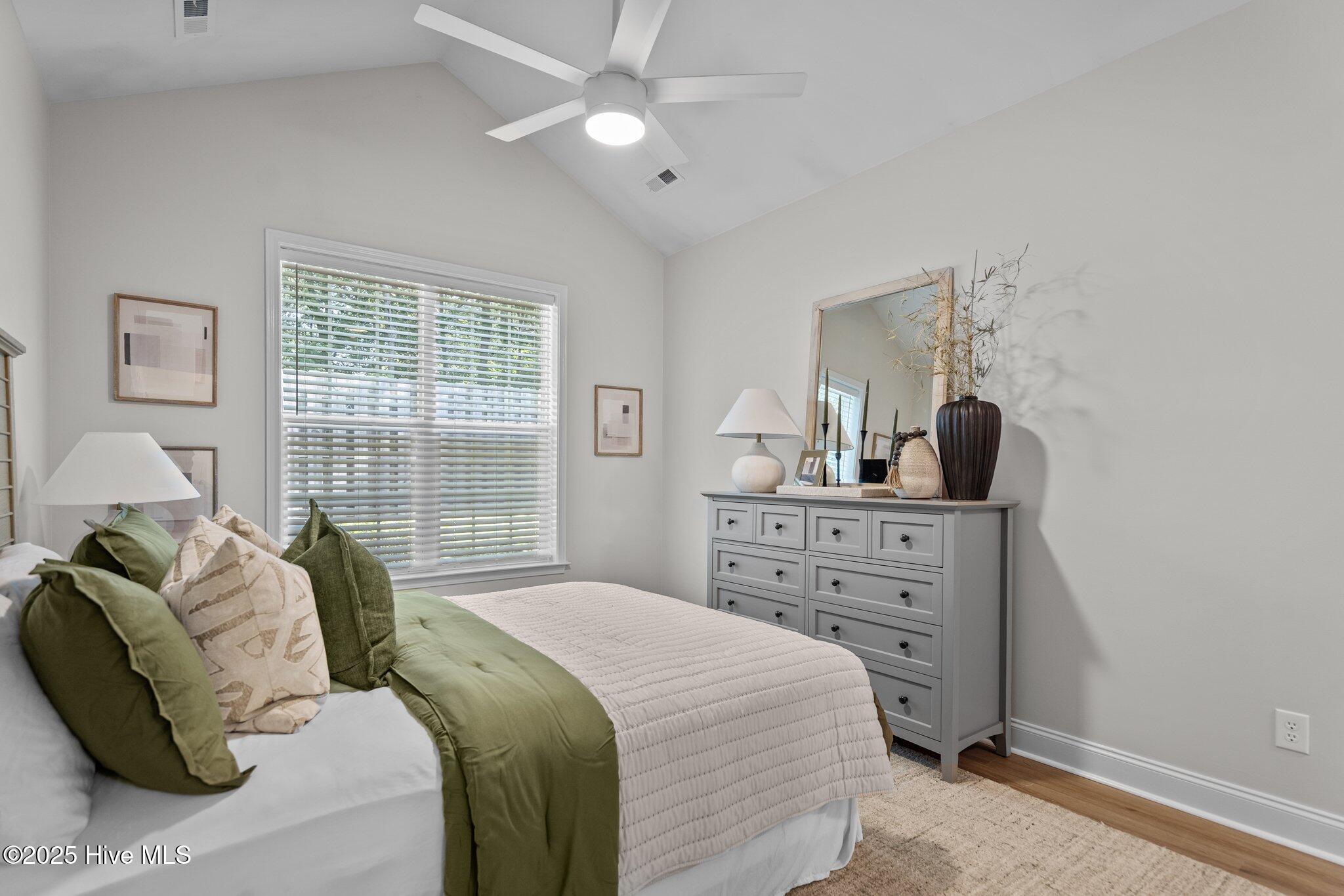 100514871 | Photo 24