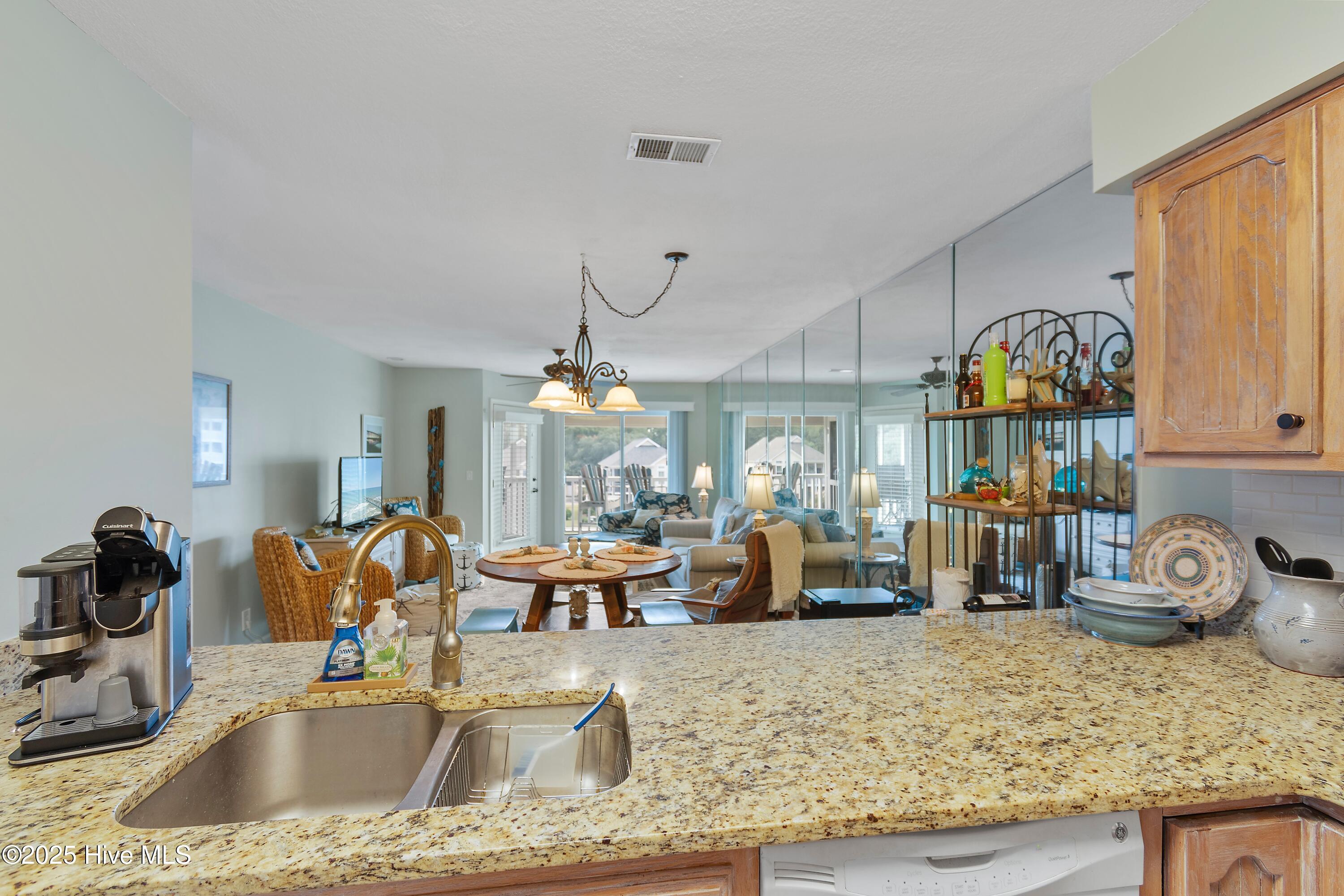 100537972 | Photo 21